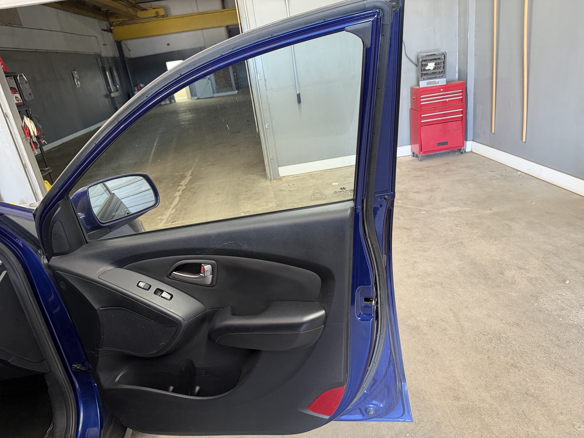 2010 hyundai tucson limited-2wd with 229317 miles for sale near elk-river, minnesota 106392_32_passenger_door_panel.jpg