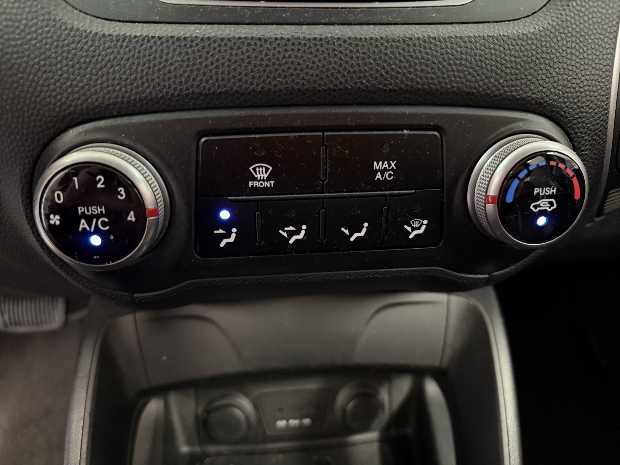 2010 hyundai tucson limited-2wd with 229317 miles for sale near elk-river, minnesota 106392_40_climate_control.jpg
