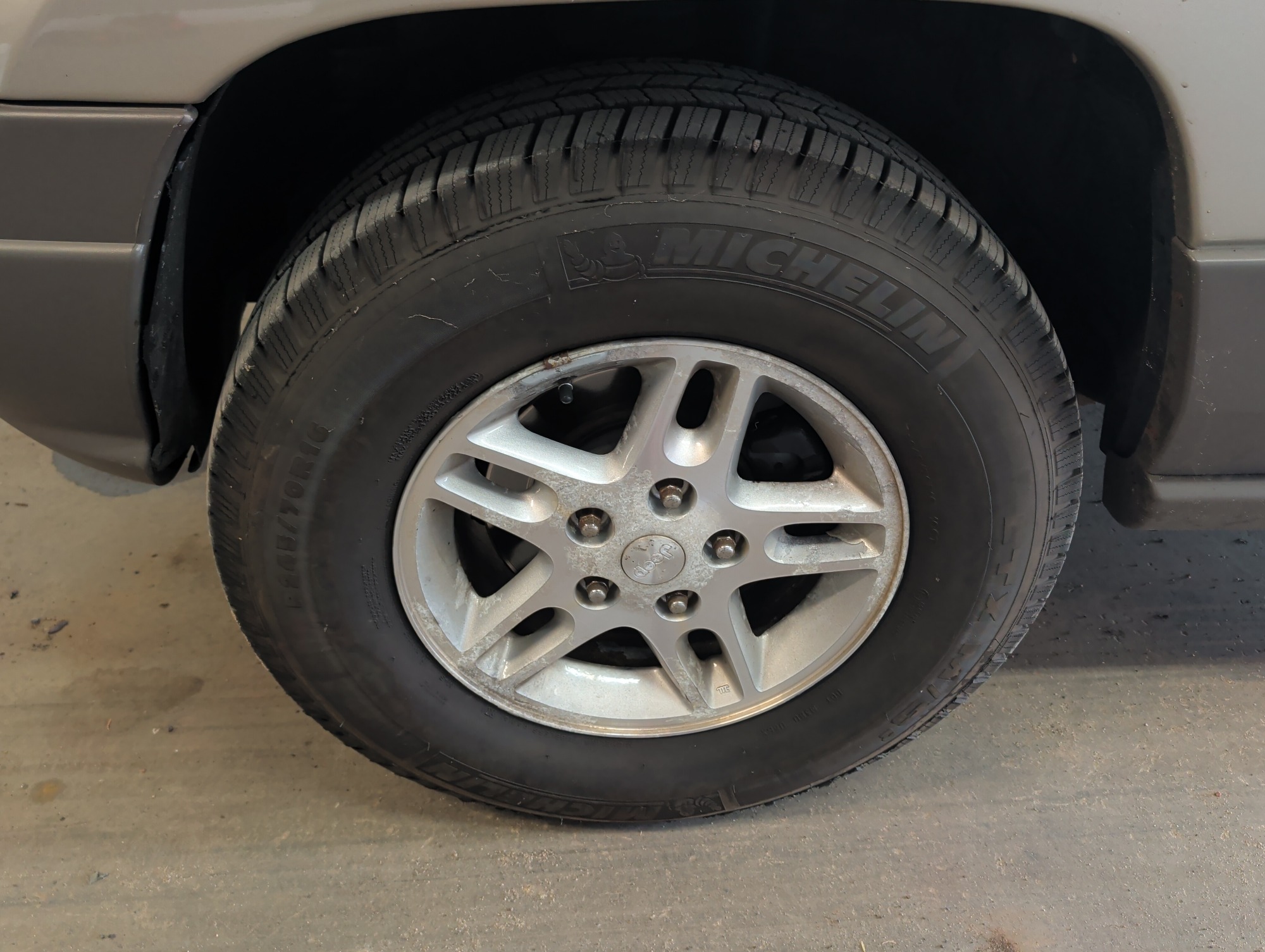 2003 jeep grand-cherokee laredo-4wd with 126243 miles for sale near elk-river, minnesota 106393_12_drv_front_wheel.jpg