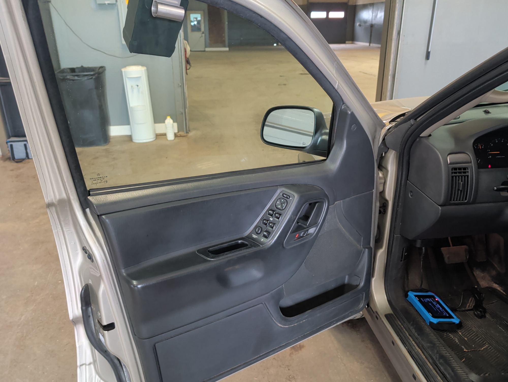 2003 jeep grand-cherokee laredo-4wd with 126243 miles for sale near elk-river, minnesota 106393_23_driver_door_panel.jpg