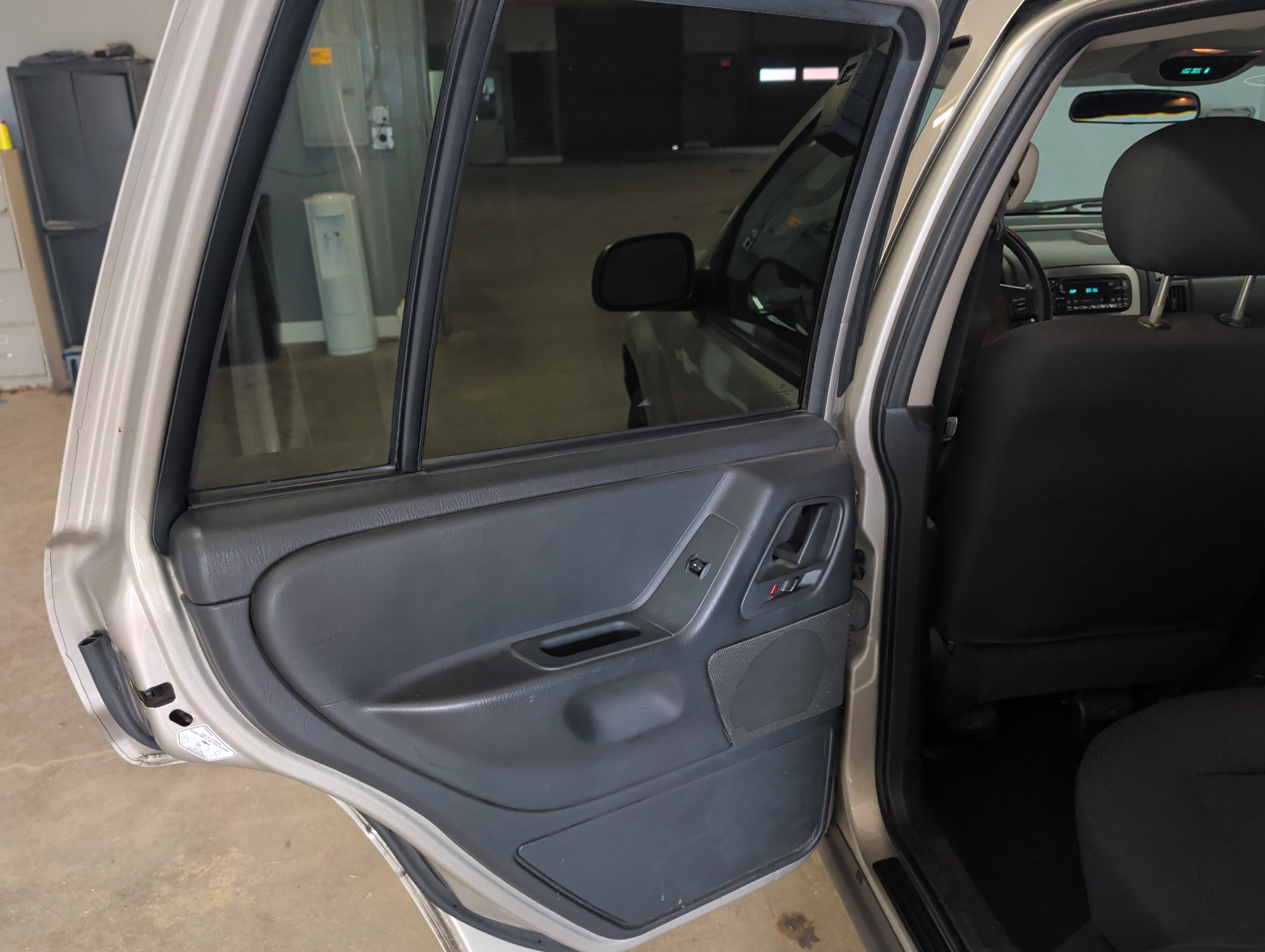 2003 jeep grand-cherokee laredo-4wd with 126243 miles for sale near elk-river, minnesota 106393_25_drv_rear_door_panel.jpg