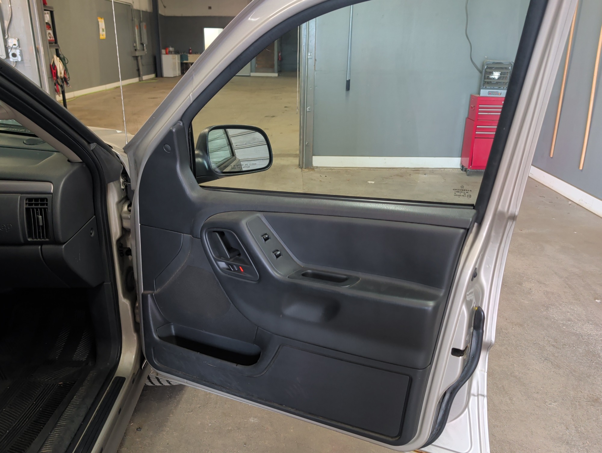2003 jeep grand-cherokee laredo-4wd with 126243 miles for sale near elk-river, minnesota 106393_32_passenger_door_panel.jpg