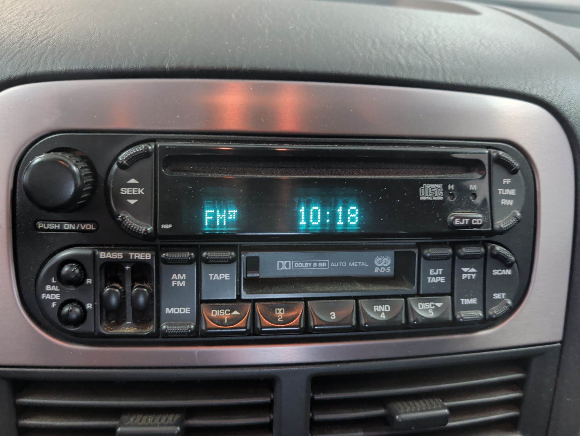 2003 jeep grand-cherokee laredo-4wd with 126243 miles for sale near elk-river, minnesota 106393_39_radio_closeup.jpg