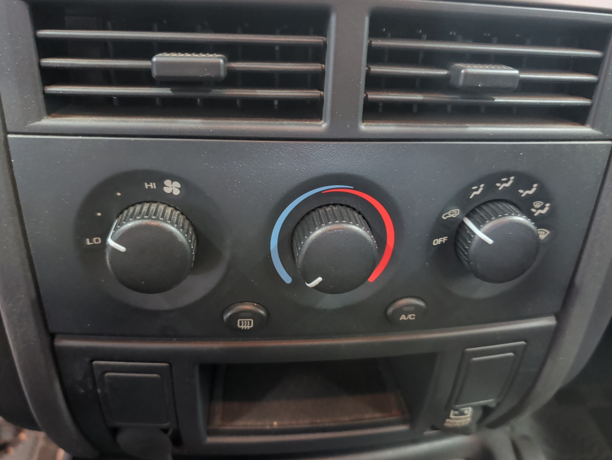 2003 jeep grand-cherokee laredo-4wd with 126243 miles for sale near elk-river, minnesota 106393_40_climate_control.jpg