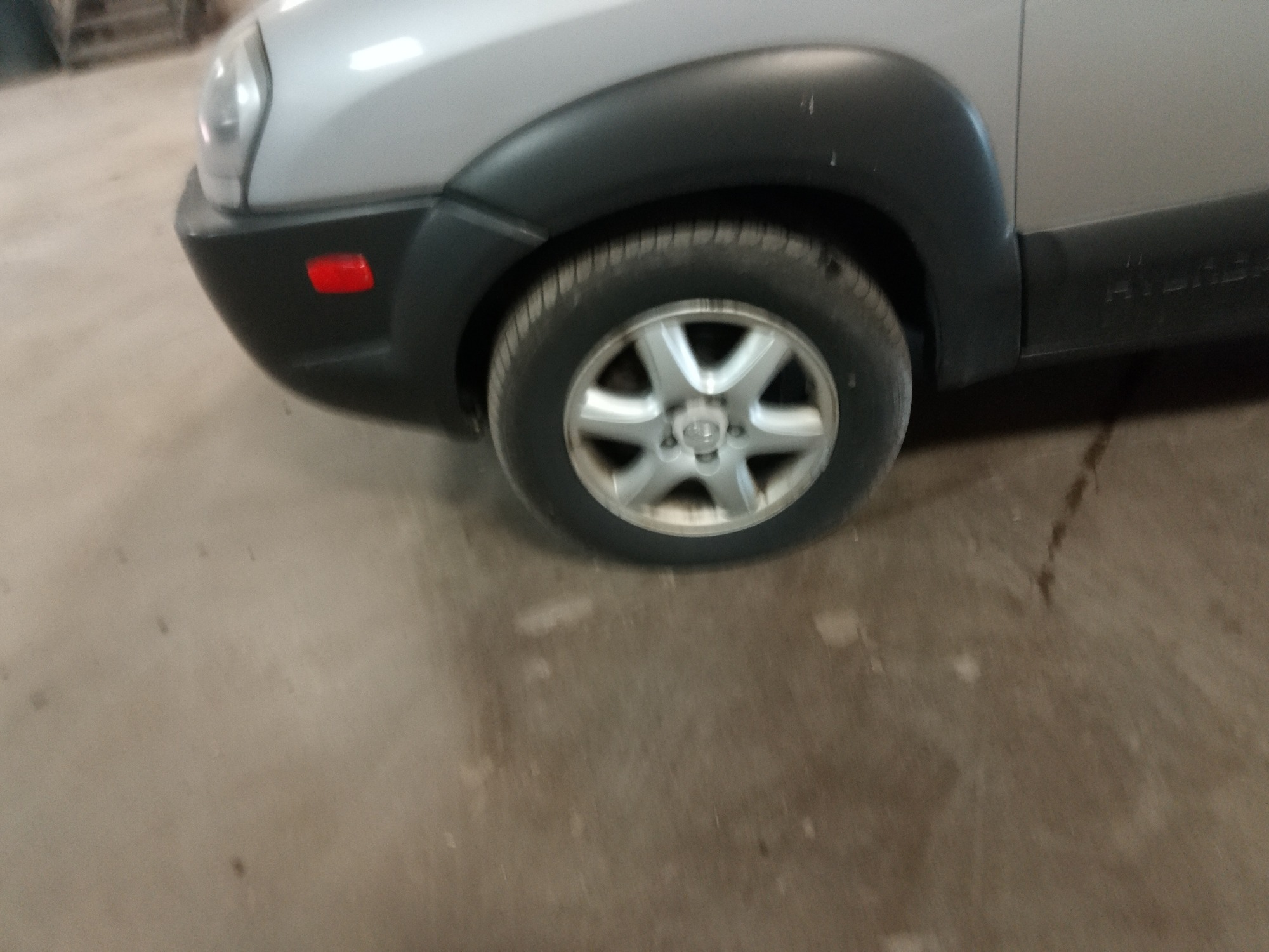 2005 hyundai tucson gls-2.7-4wd with 199158 miles for sale near elk-river, minnesota 106395_12_drv_front_wheel.jpg