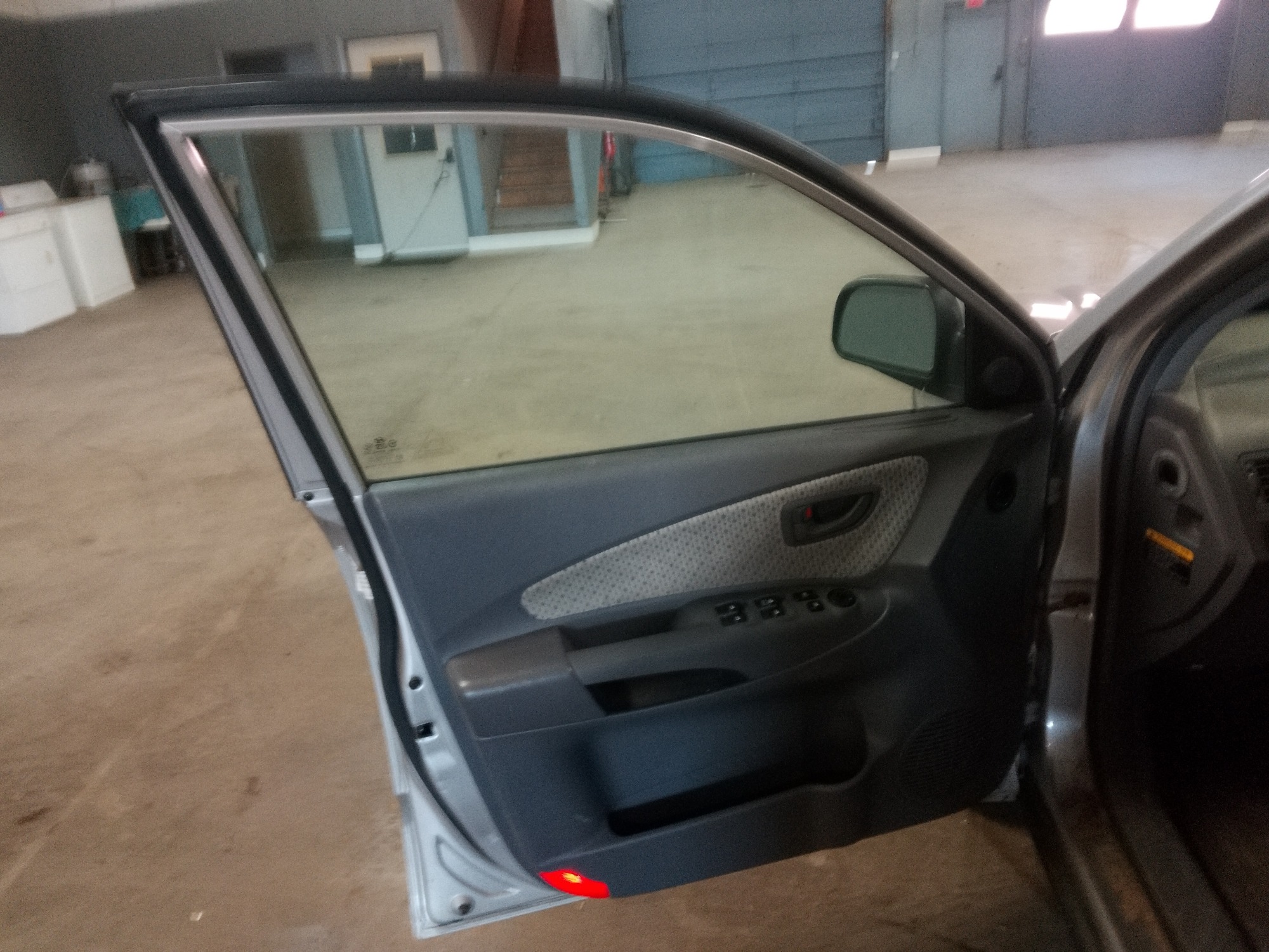 2005 hyundai tucson gls-2.7-4wd with 199158 miles for sale near elk-river, minnesota 106395_23_driver_door_panel.jpg