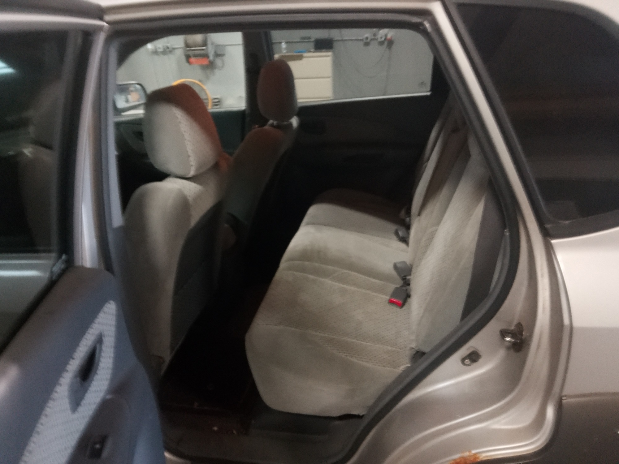 2005 hyundai tucson gls-2.7-4wd with 199158 miles for sale near elk-river, minnesota 106395_24_drv_rear_seat.jpg