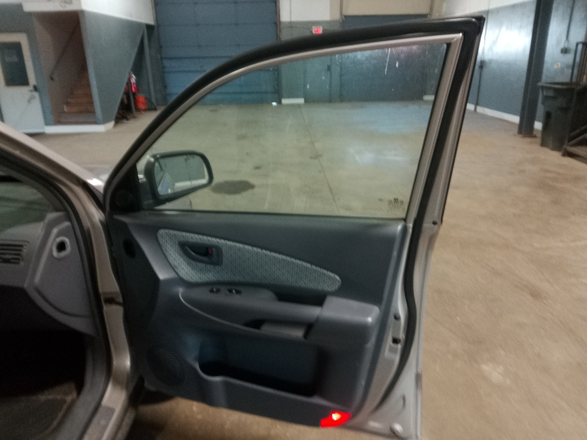 2005 hyundai tucson gls-2.7-4wd with 199158 miles for sale near elk-river, minnesota 106395_32_passenger_door_panel.jpg