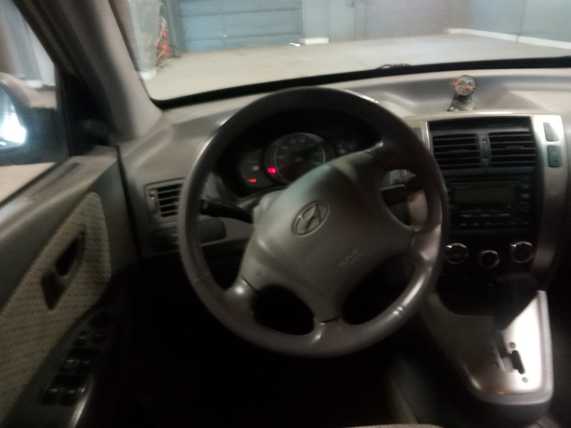 2005 hyundai tucson gls-2.7-4wd with 199158 miles for sale near elk-river, minnesota 106395_33_dash_from_driver.jpg
