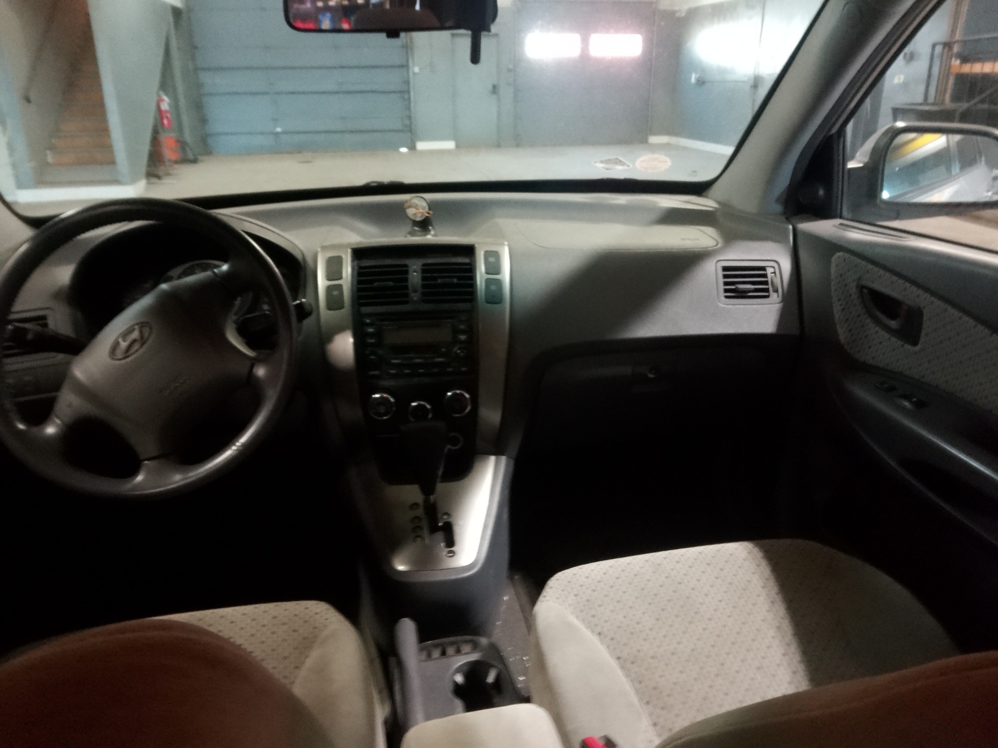 2005 hyundai tucson gls-2.7-4wd with 199158 miles for sale near elk-river, minnesota 106395_34_whole_dash.jpg