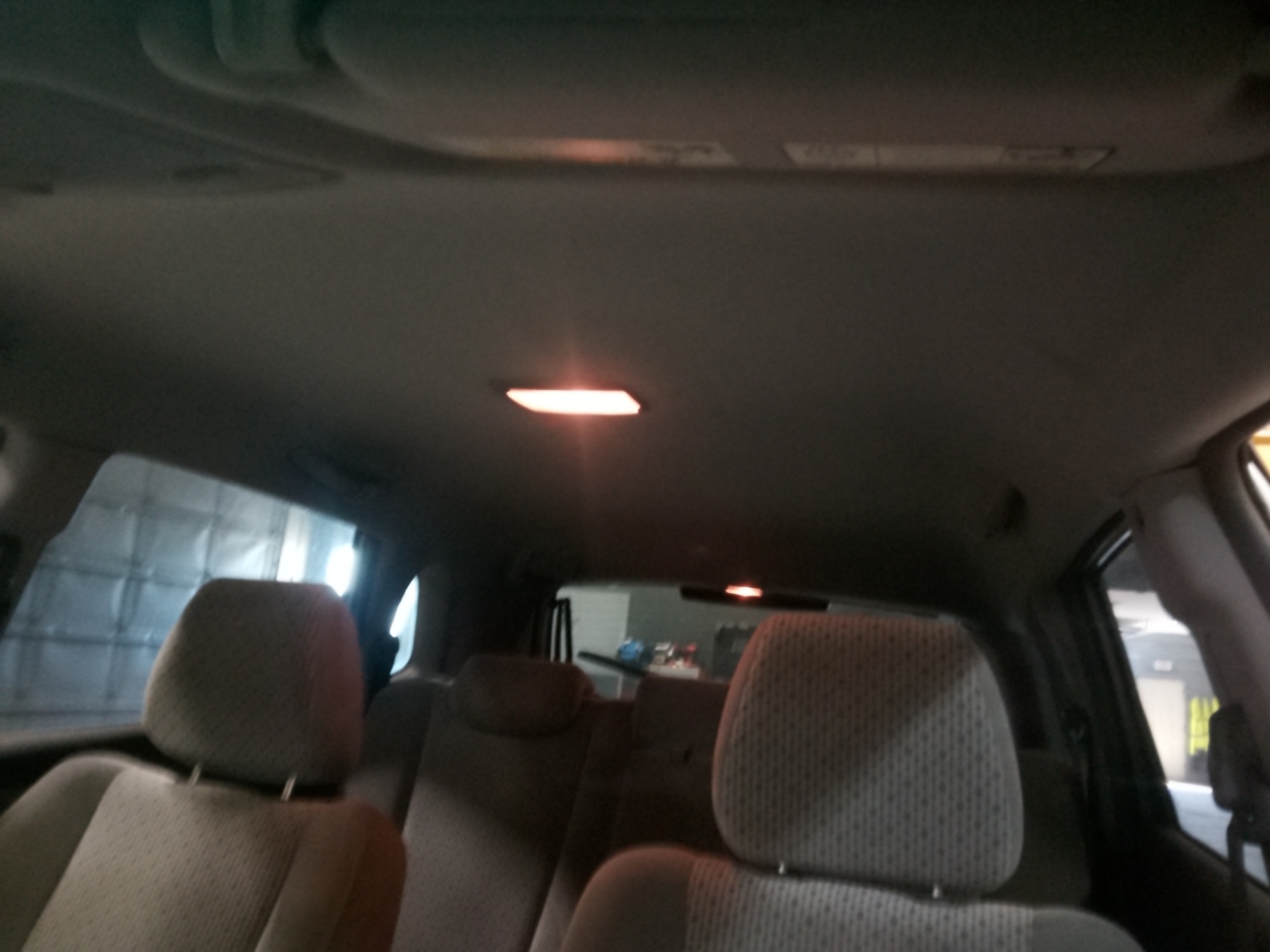 2005 hyundai tucson gls-2.7-4wd with 199158 miles for sale near elk-river, minnesota 106395_35_headliner_sunroof.jpg