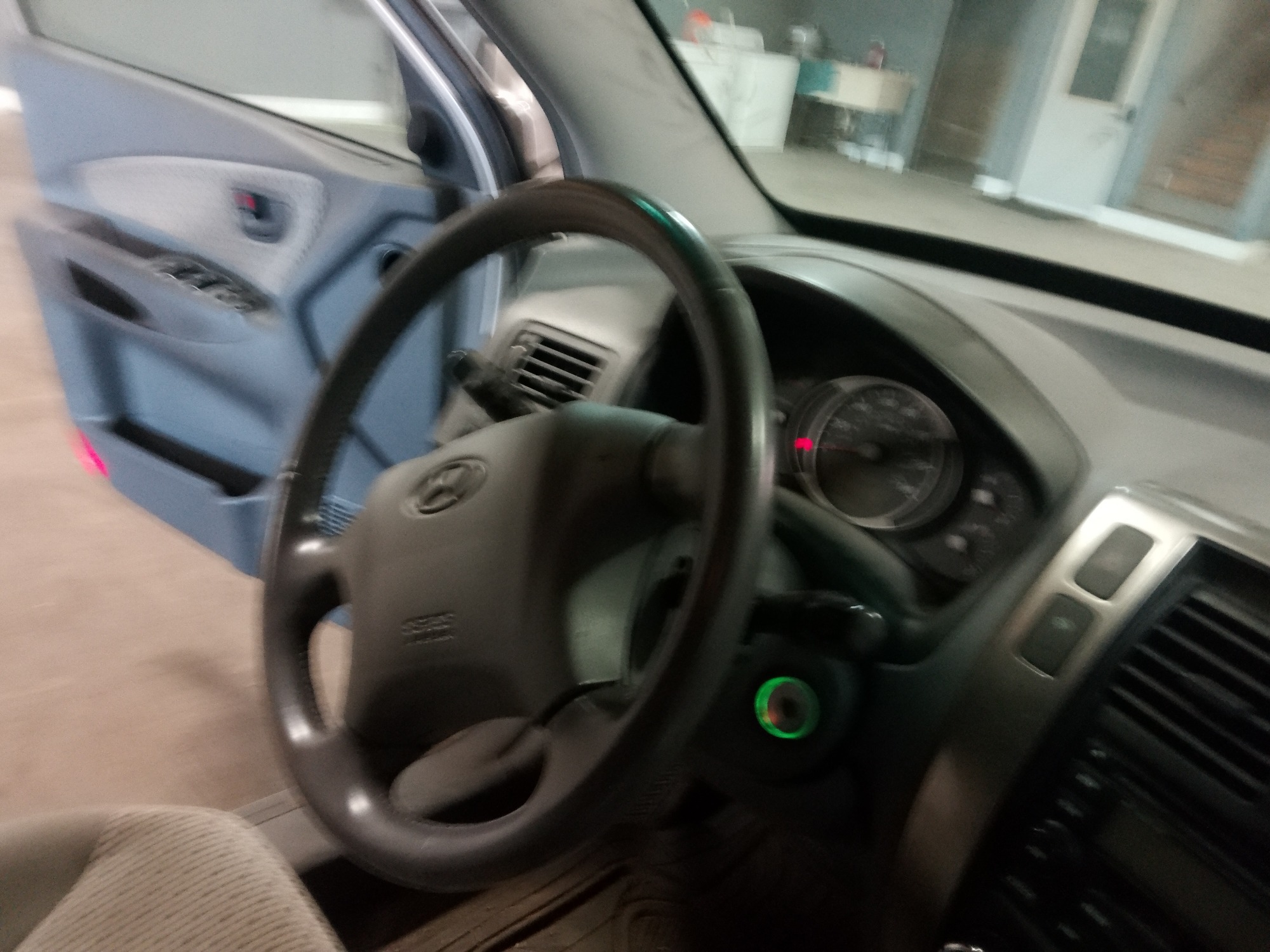 2005 hyundai tucson gls-2.7-4wd with 199158 miles for sale near elk-river, minnesota 106395_36_steering_wheel.jpg