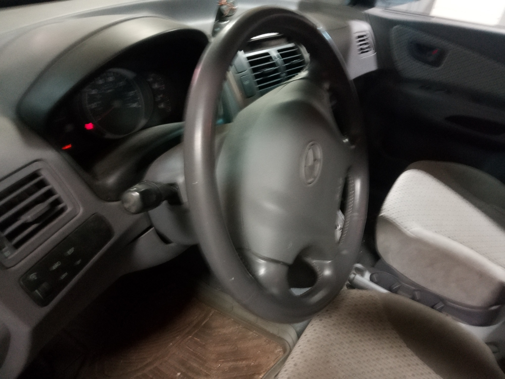 2005 hyundai tucson gls-2.7-4wd with 199158 miles for sale near elk-river, minnesota 106395_37_left_of_steering_wheel.jpg