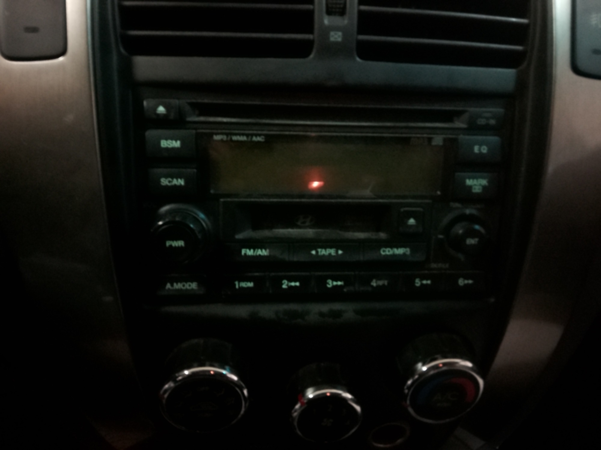 2005 hyundai tucson gls-2.7-4wd with 199158 miles for sale near elk-river, minnesota 106395_39_radio_closeup.jpg