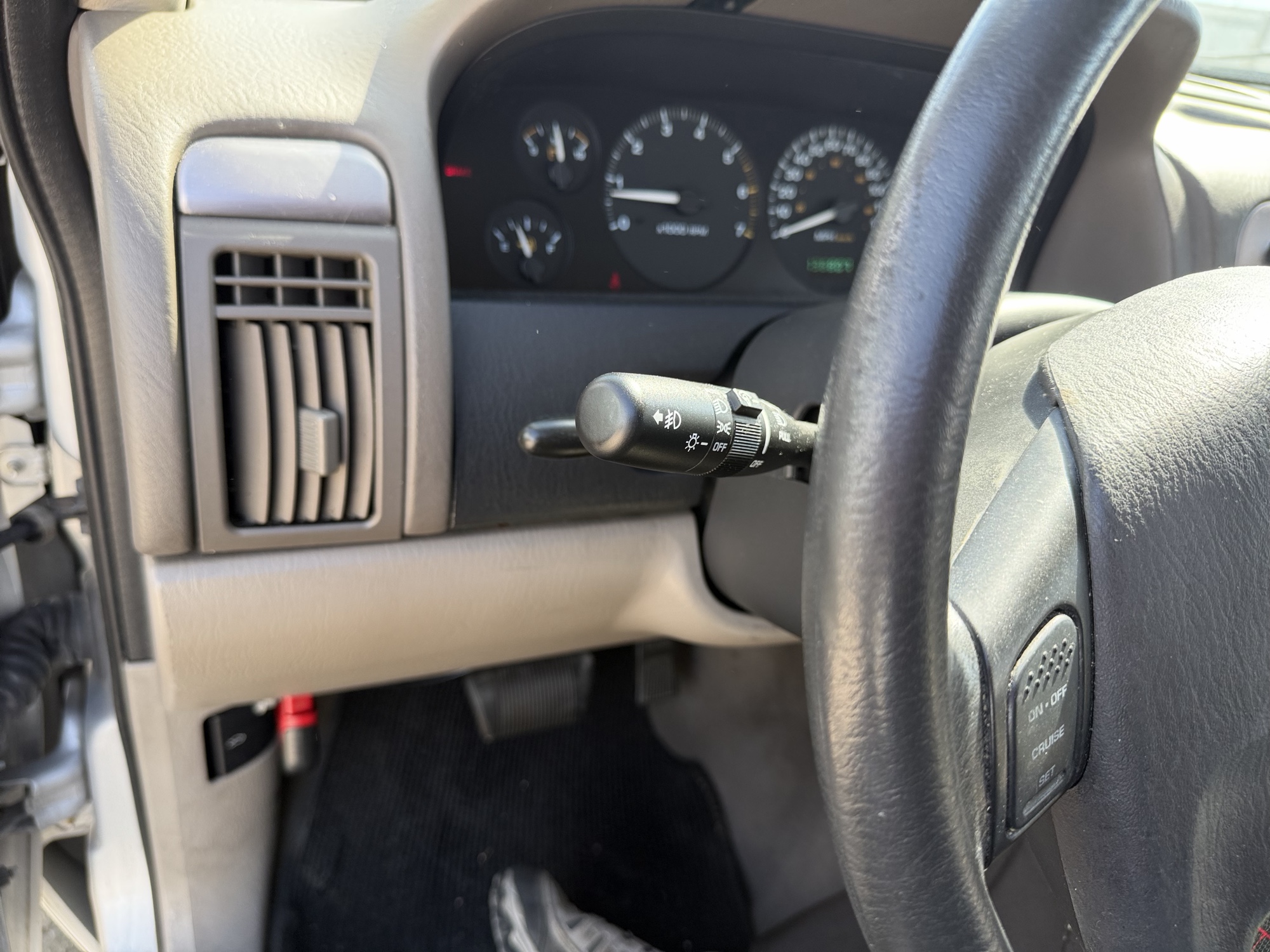 2004 jeep grand-cherokee laredo-2wd with 138807 miles for sale near elk-river, minnesota 106397_37_left_of_steering_wheel.jpg