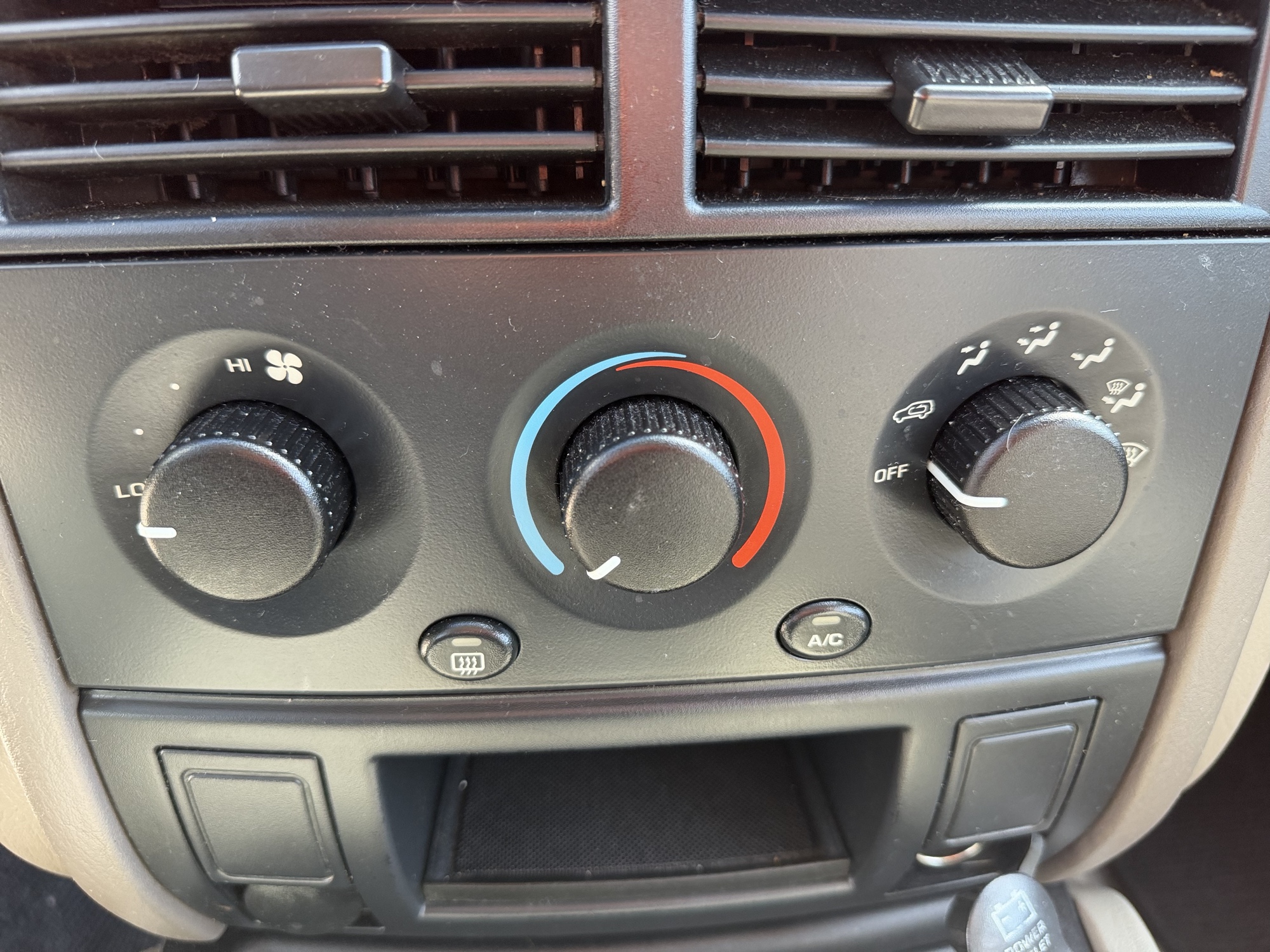 2004 jeep grand-cherokee laredo-2wd with 138807 miles for sale near elk-river, minnesota 106397_40_climate_control.jpg