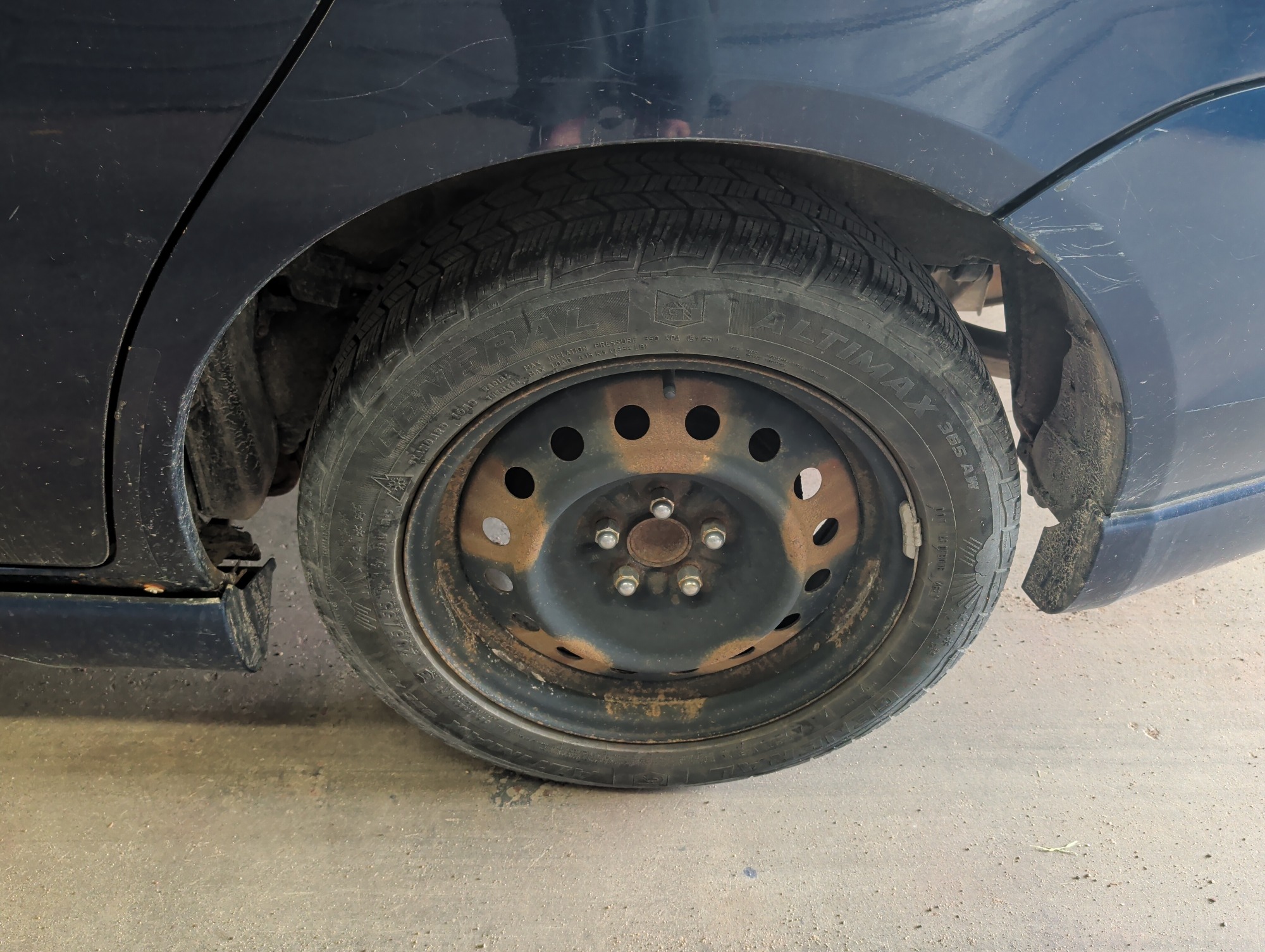 2005 toyota matrix xr-2wd with 144833 miles for sale near elk-river, minnesota 106398_13_rear_drv_wheel.jpg