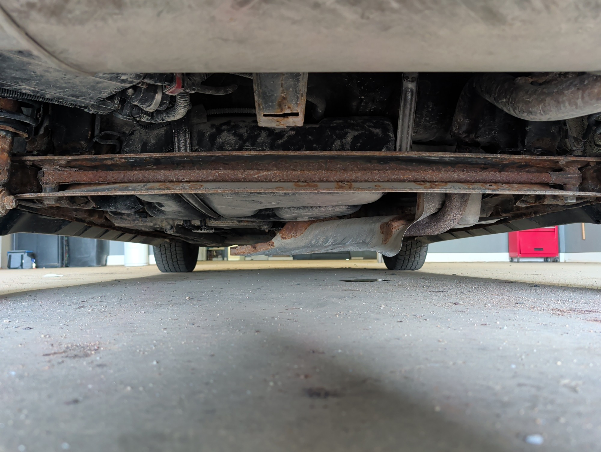 2005 toyota matrix xr-2wd with 144833 miles for sale near elk-river, minnesota 106398_19_undercar_rear.jpg