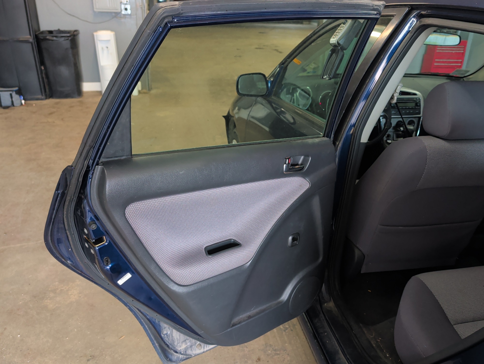 2005 toyota matrix xr-2wd with 144833 miles for sale near elk-river, minnesota 106398_25_drv_rear_door_panel.jpg