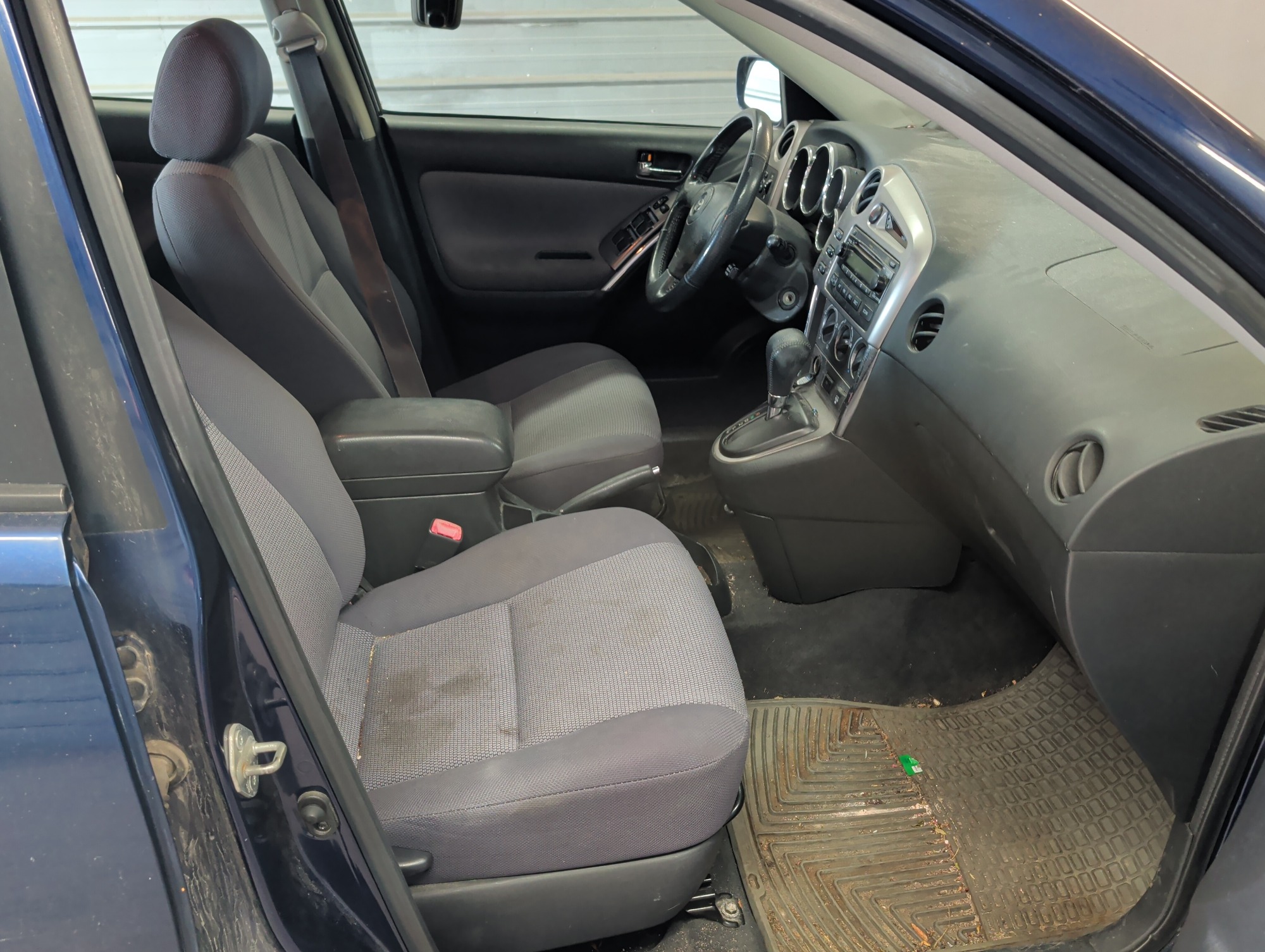 2005 toyota matrix xr-2wd with 144833 miles for sale near elk-river, minnesota 106398_31_passenger_seat.jpg