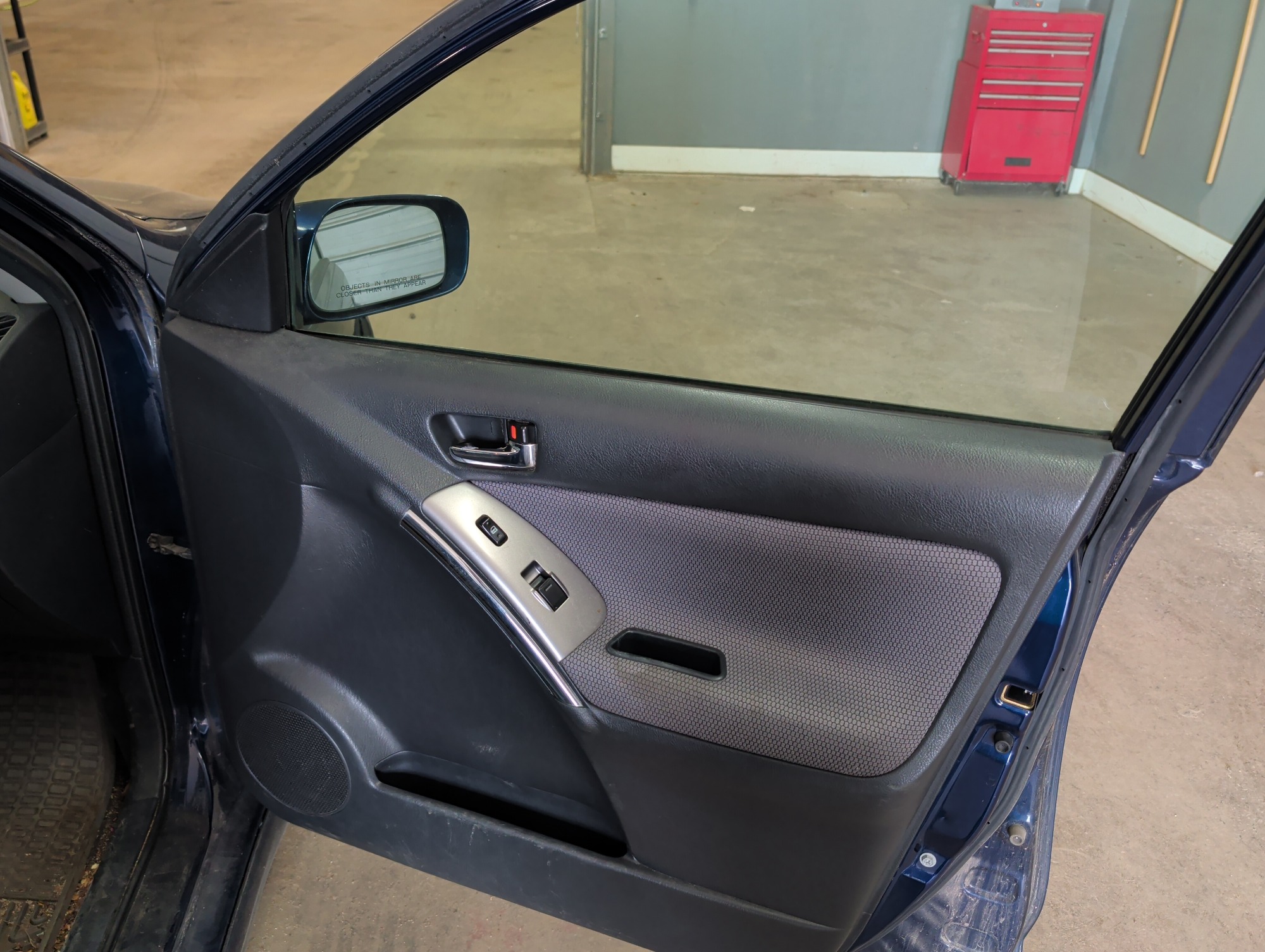2005 toyota matrix xr-2wd with 144833 miles for sale near elk-river, minnesota 106398_32_passenger_door_panel.jpg