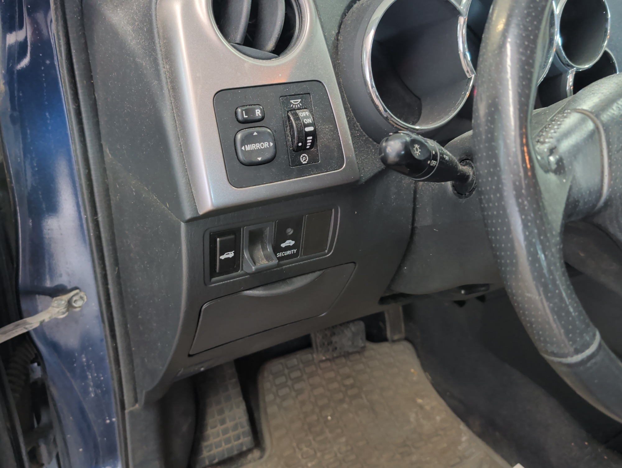 2005 toyota matrix xr-2wd with 144833 miles for sale near elk-river, minnesota 106398_37_left_of_steering_wheel.jpg