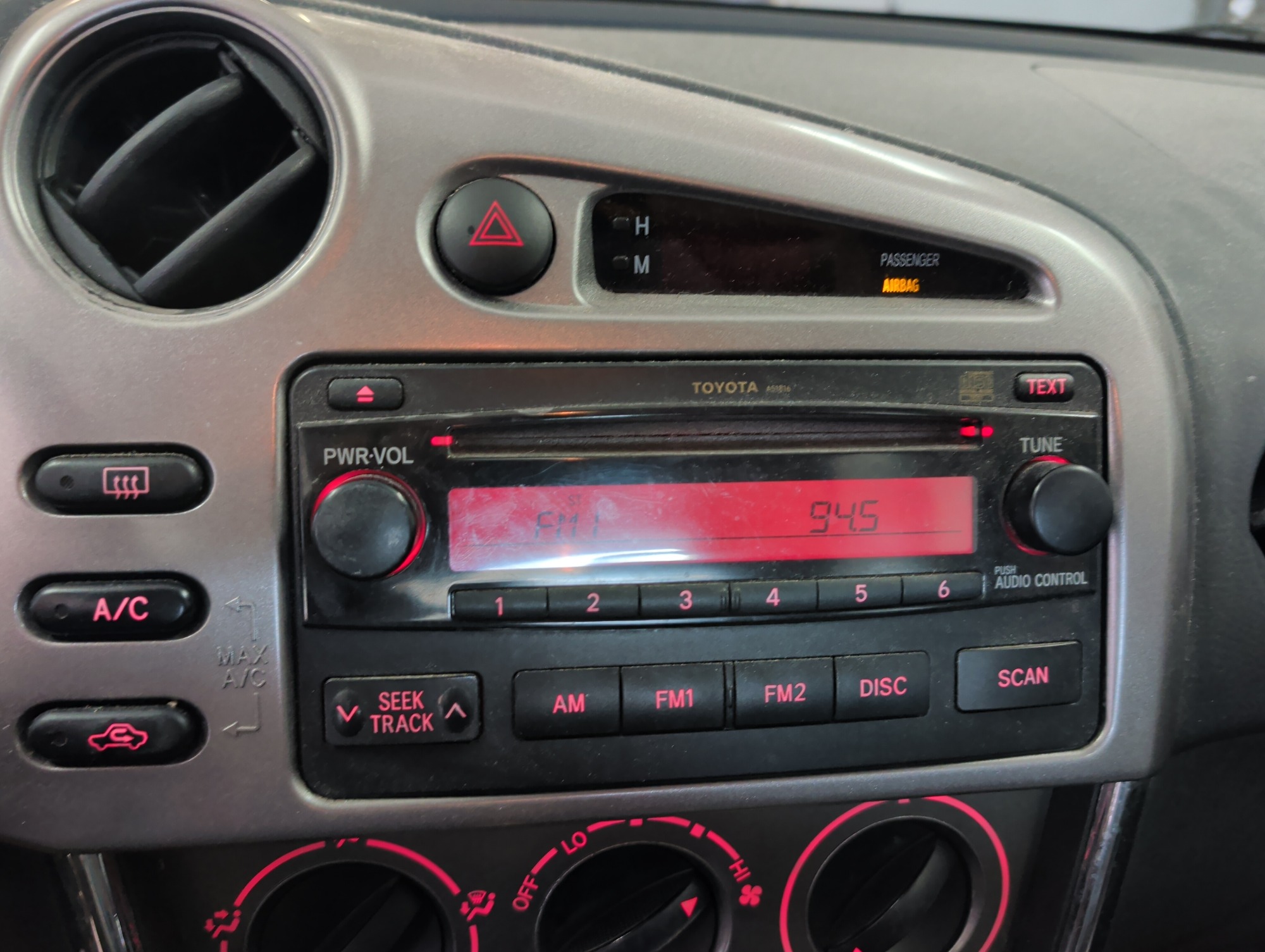 2005 toyota matrix xr-2wd with 144833 miles for sale near elk-river, minnesota 106398_39_radio_closeup.jpg