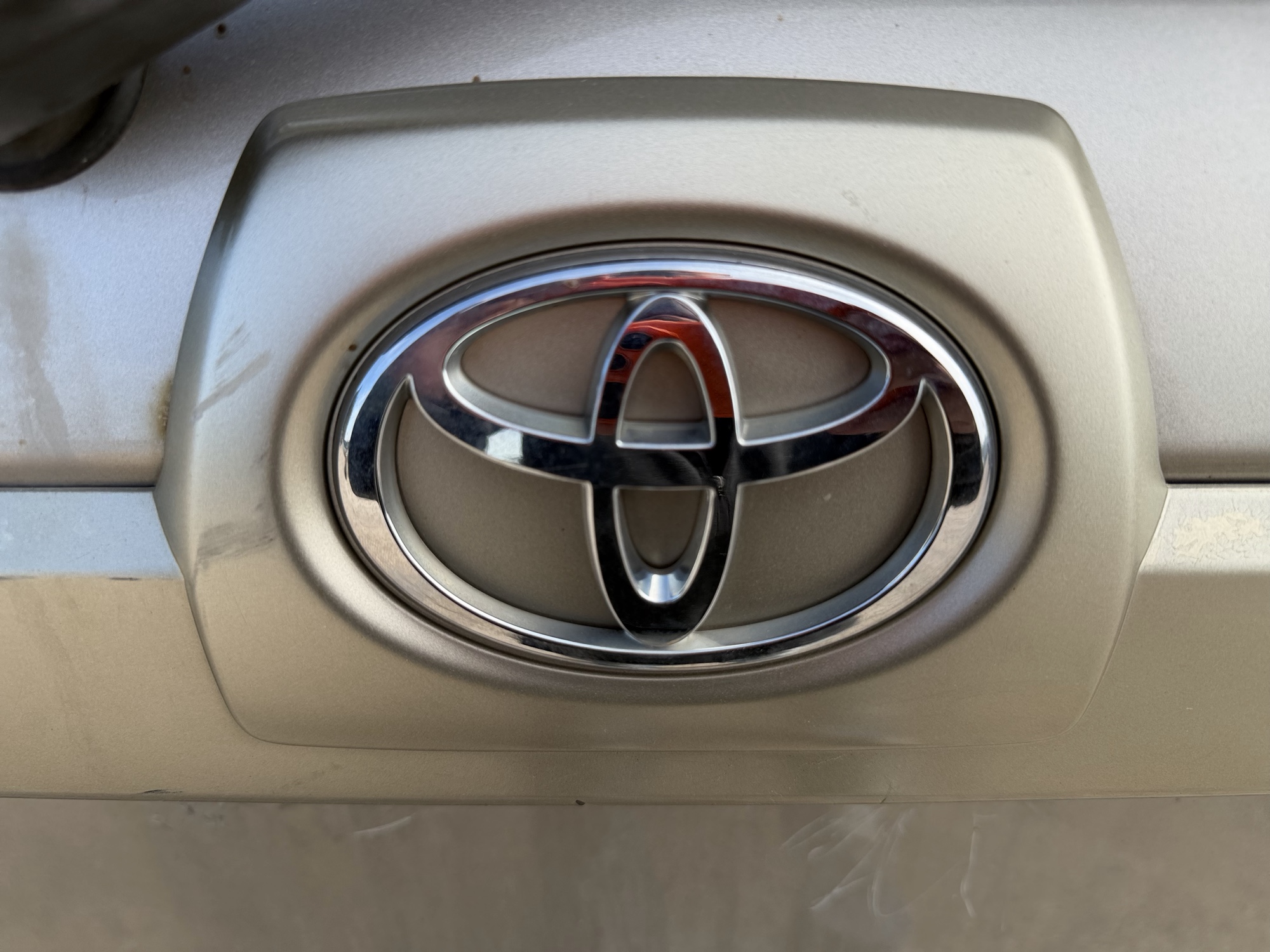 2005 toyota 4runner sport-edition-v6-4wd with 115448 miles for sale near elk-river, minnesota 106402_27_spare_tire.jpg