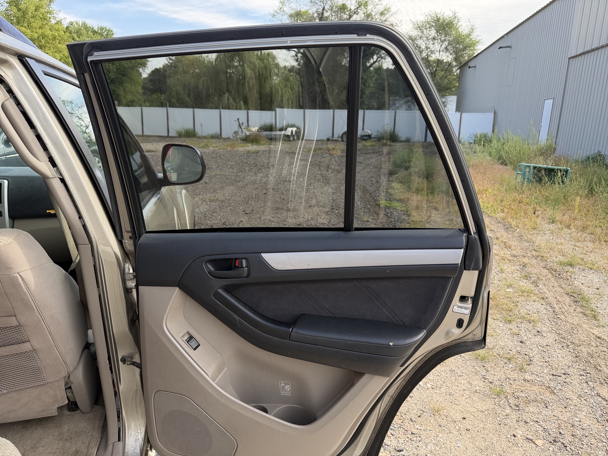 2005 toyota 4runner sport-edition-v6-4wd with 115448 miles for sale near elk-river, minnesota 106402_30_pass_rear_door_panel.jpg