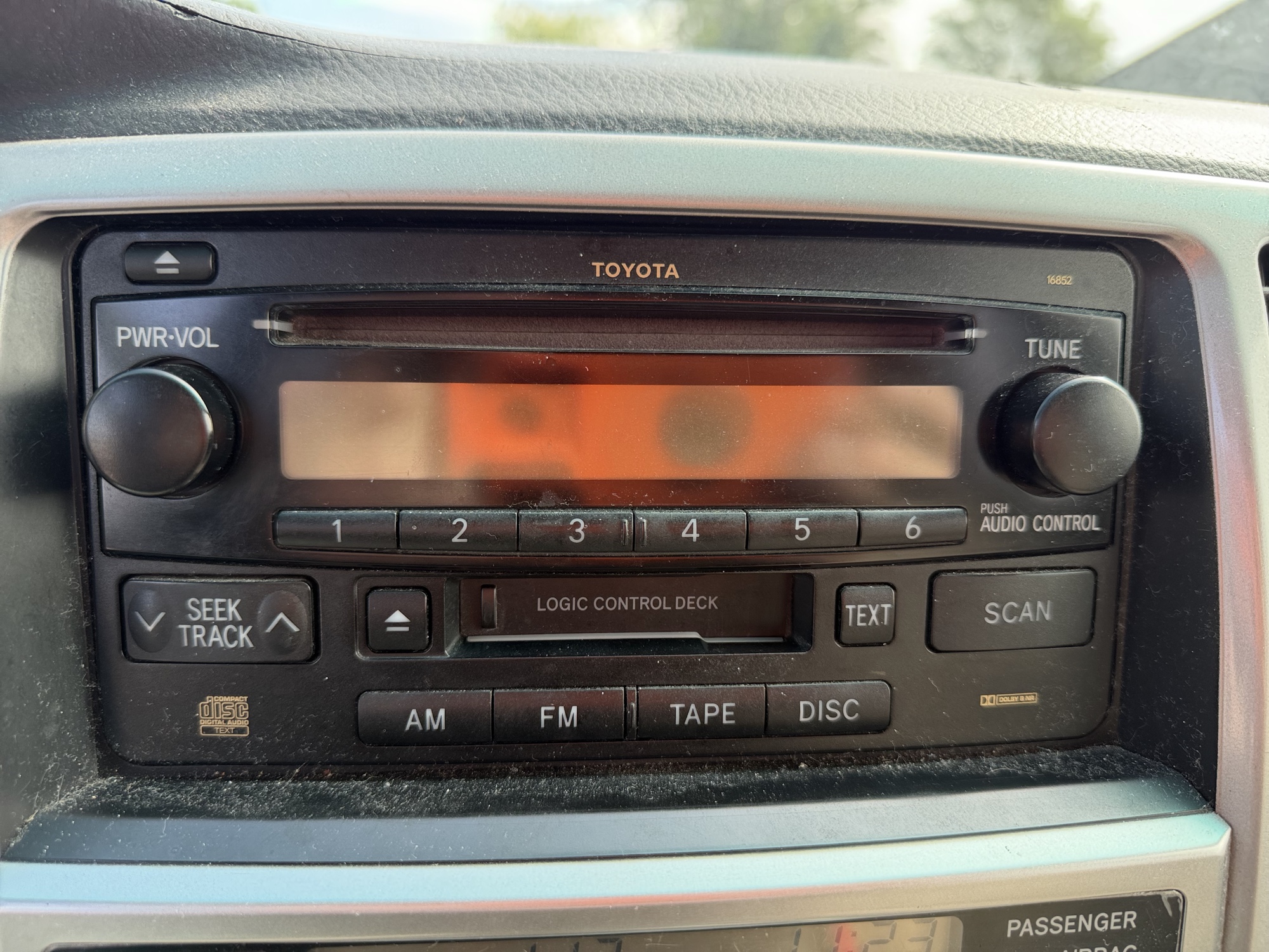 2005 toyota 4runner sport-edition-v6-4wd with 115448 miles for sale near elk-river, minnesota 106402_39_radio_closeup.jpg