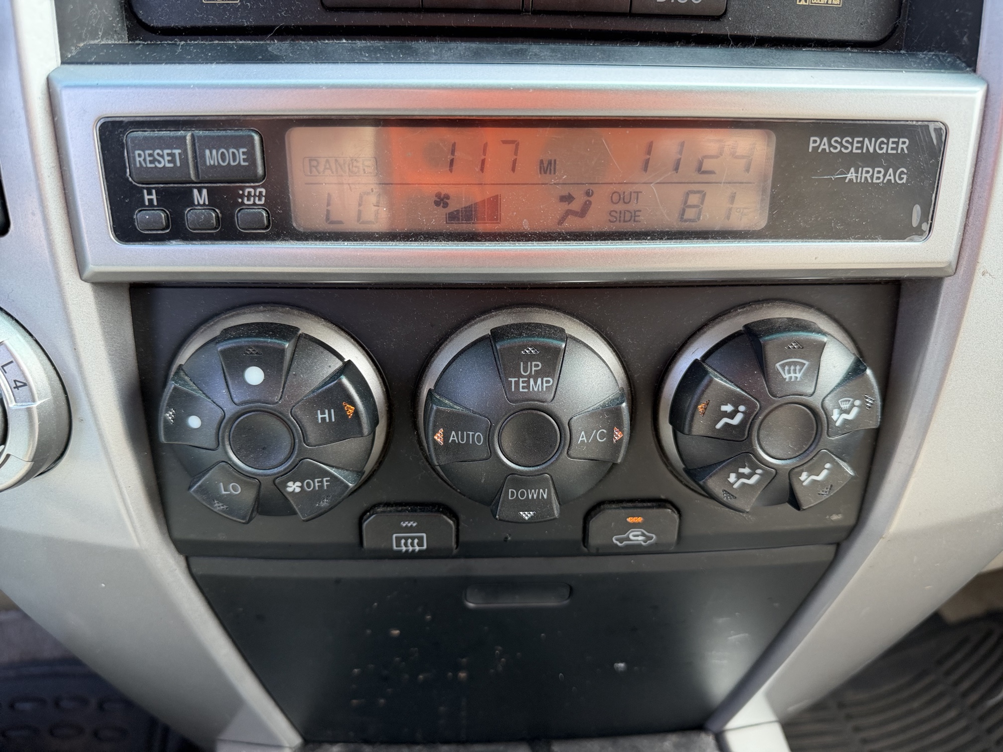 2005 toyota 4runner sport-edition-v6-4wd with 115448 miles for sale near elk-river, minnesota 106402_40_climate_control.jpg