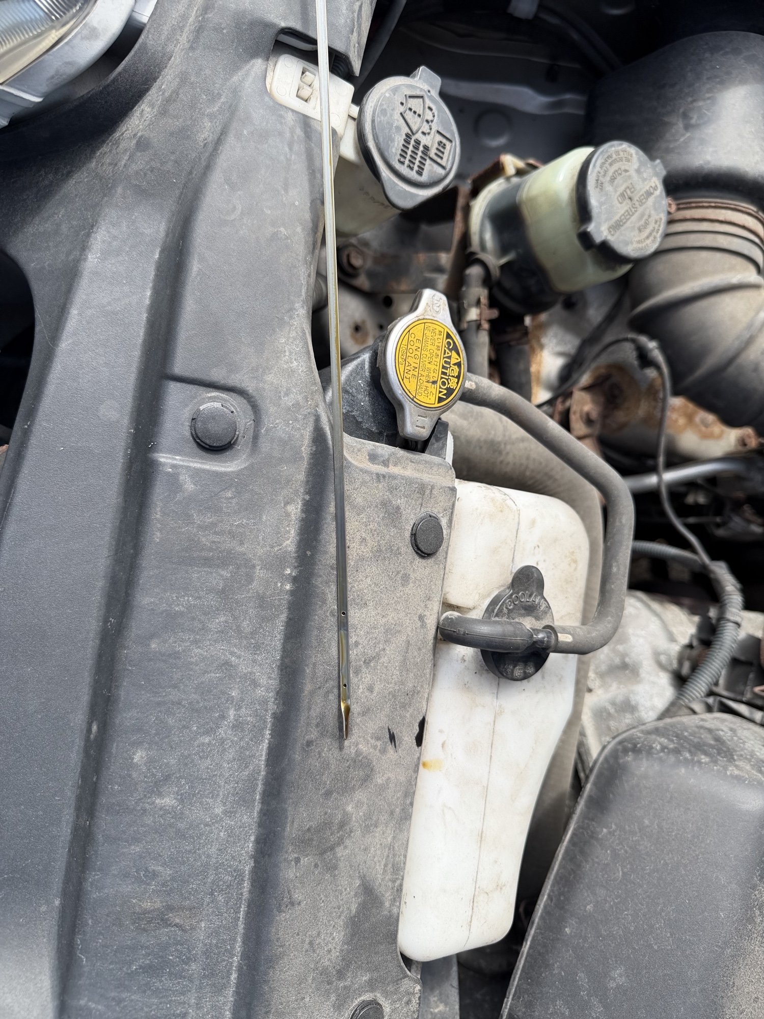 2005 toyota 4runner sport-edition-v6-4wd with 115448 miles for sale near elk-river, minnesota 106402_50_oil_dipstick.jpg