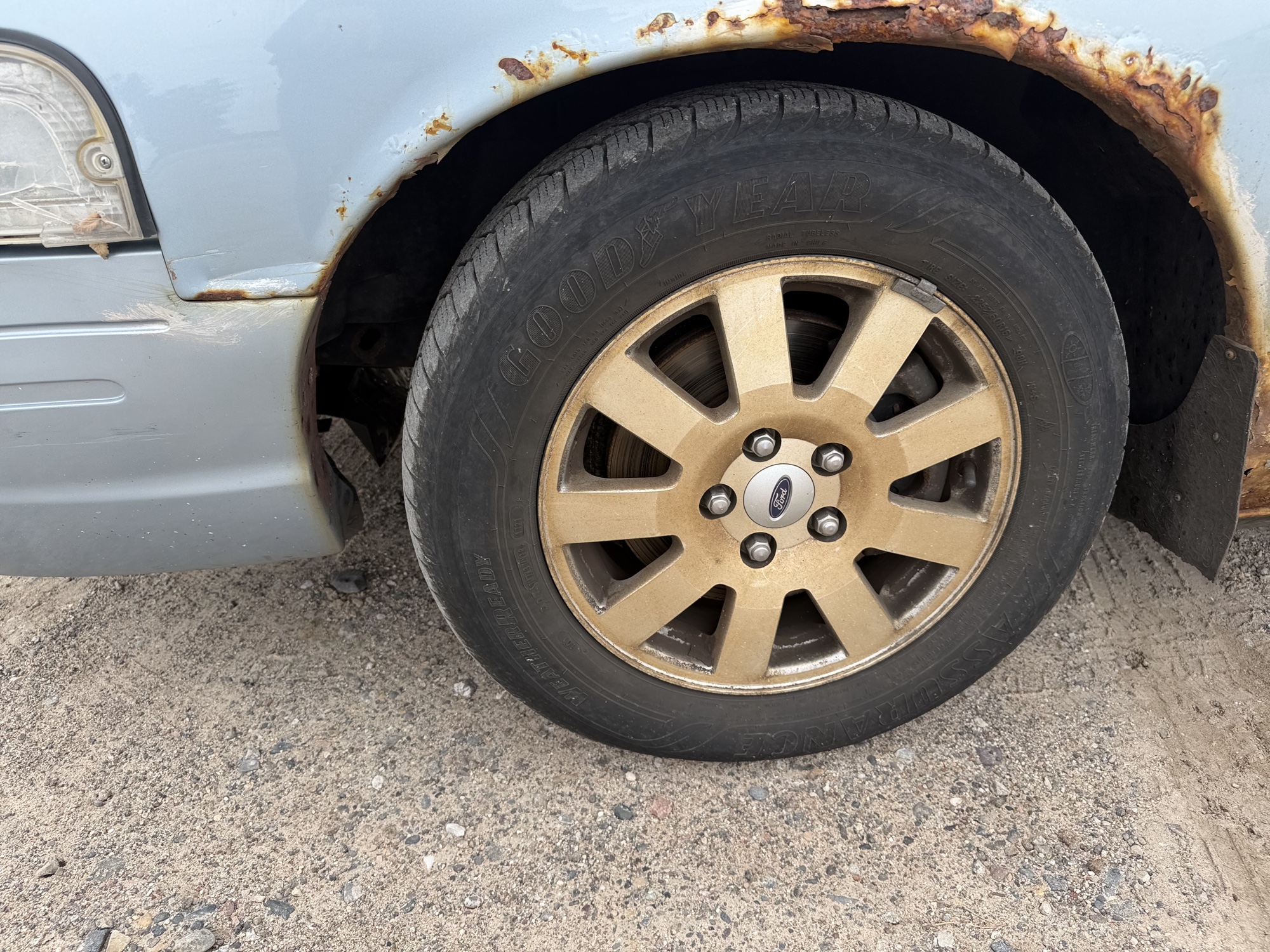 2007 ford crown-victoria lx with 175864 miles for sale near elk-river, minnesota 106403_12_drv_front_wheel.jpg