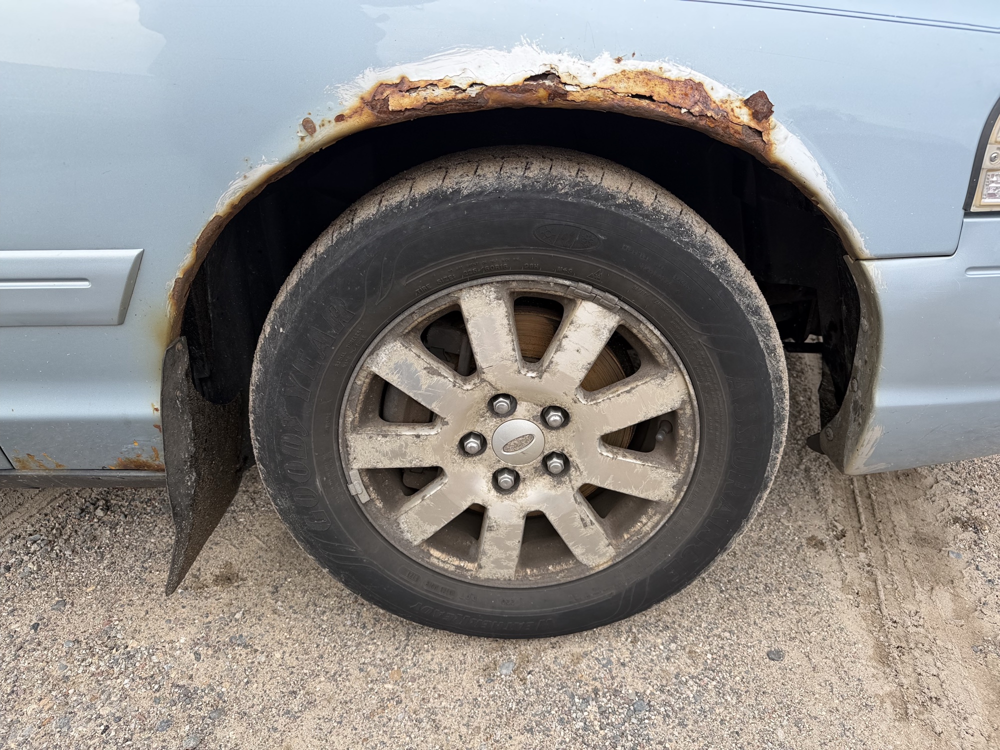 2007 ford crown-victoria lx with 175864 miles for sale near elk-river, minnesota 106403_15_front_pass_wheel.jpg
