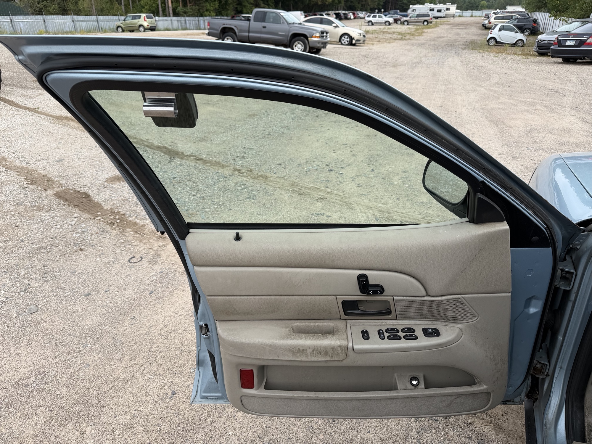 2007 ford crown-victoria lx with 175864 miles for sale near elk-river, minnesota 106403_23_driver_door_panel.jpg