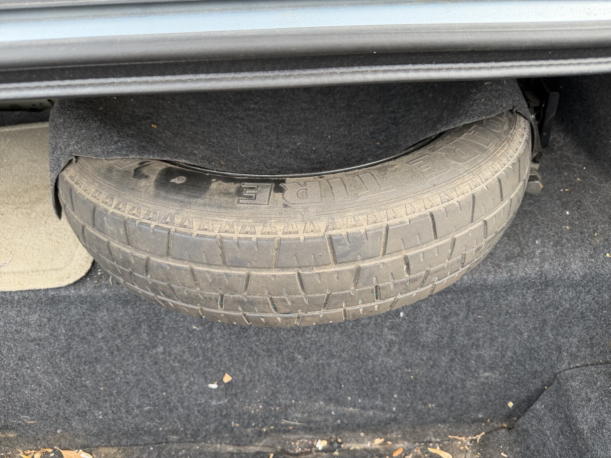 2007 ford crown-victoria lx with 175864 miles for sale near elk-river, minnesota 106403_27_spare_tire.jpg