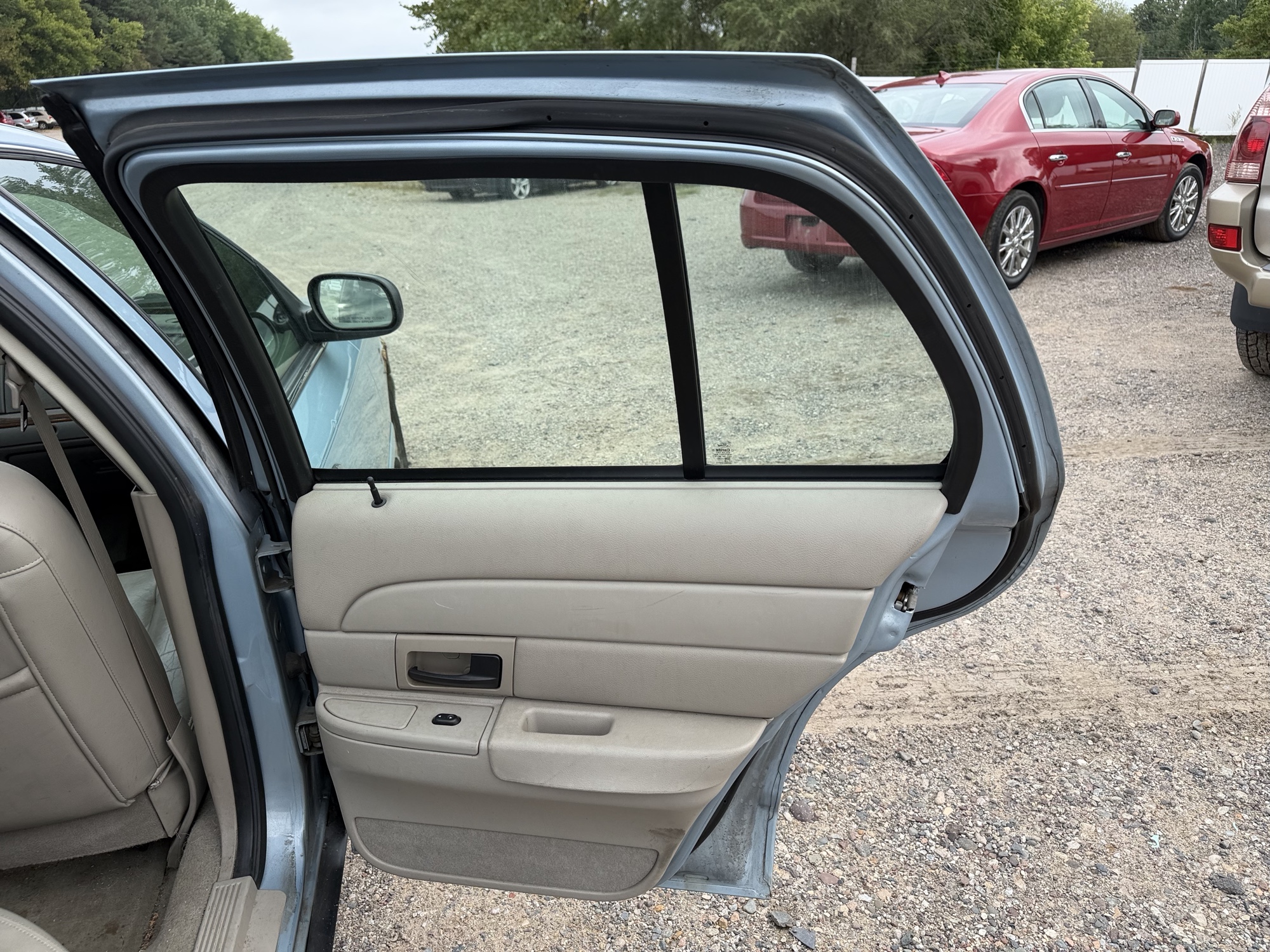 2007 ford crown-victoria lx with 175864 miles for sale near elk-river, minnesota 106403_30_pass_rear_door_panel.jpg