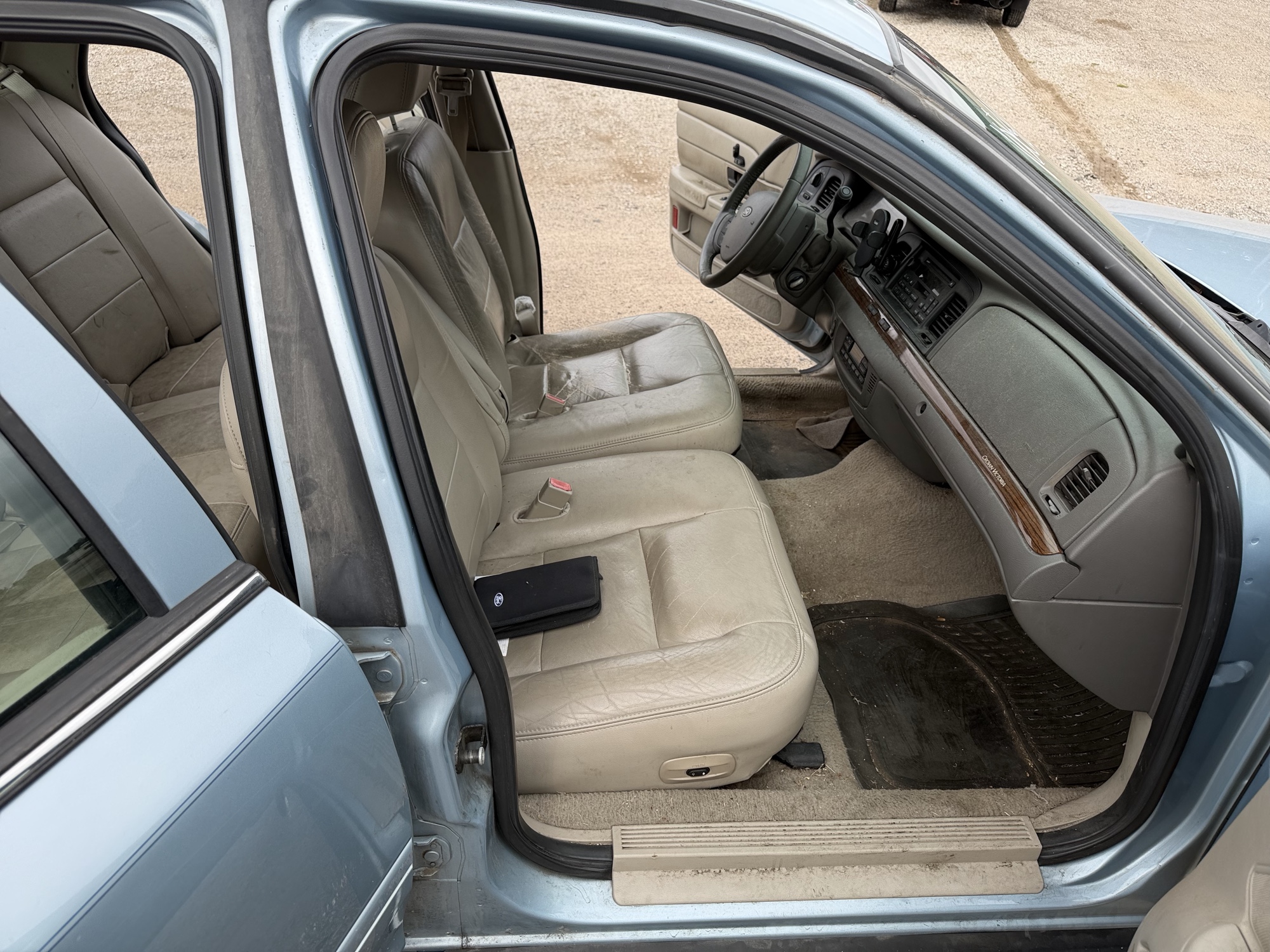 2007 ford crown-victoria lx with 175864 miles for sale near elk-river, minnesota 106403_31_passenger_seat.jpg