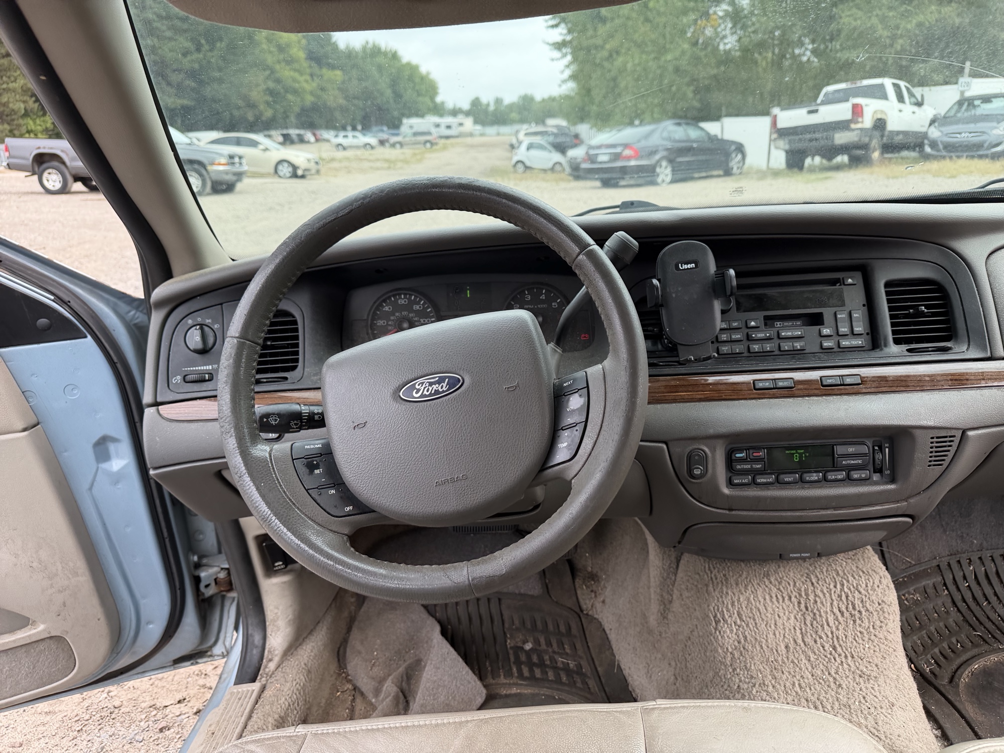 2007 ford crown-victoria lx with 175864 miles for sale near elk-river, minnesota 106403_33_dash_from_driver.jpg