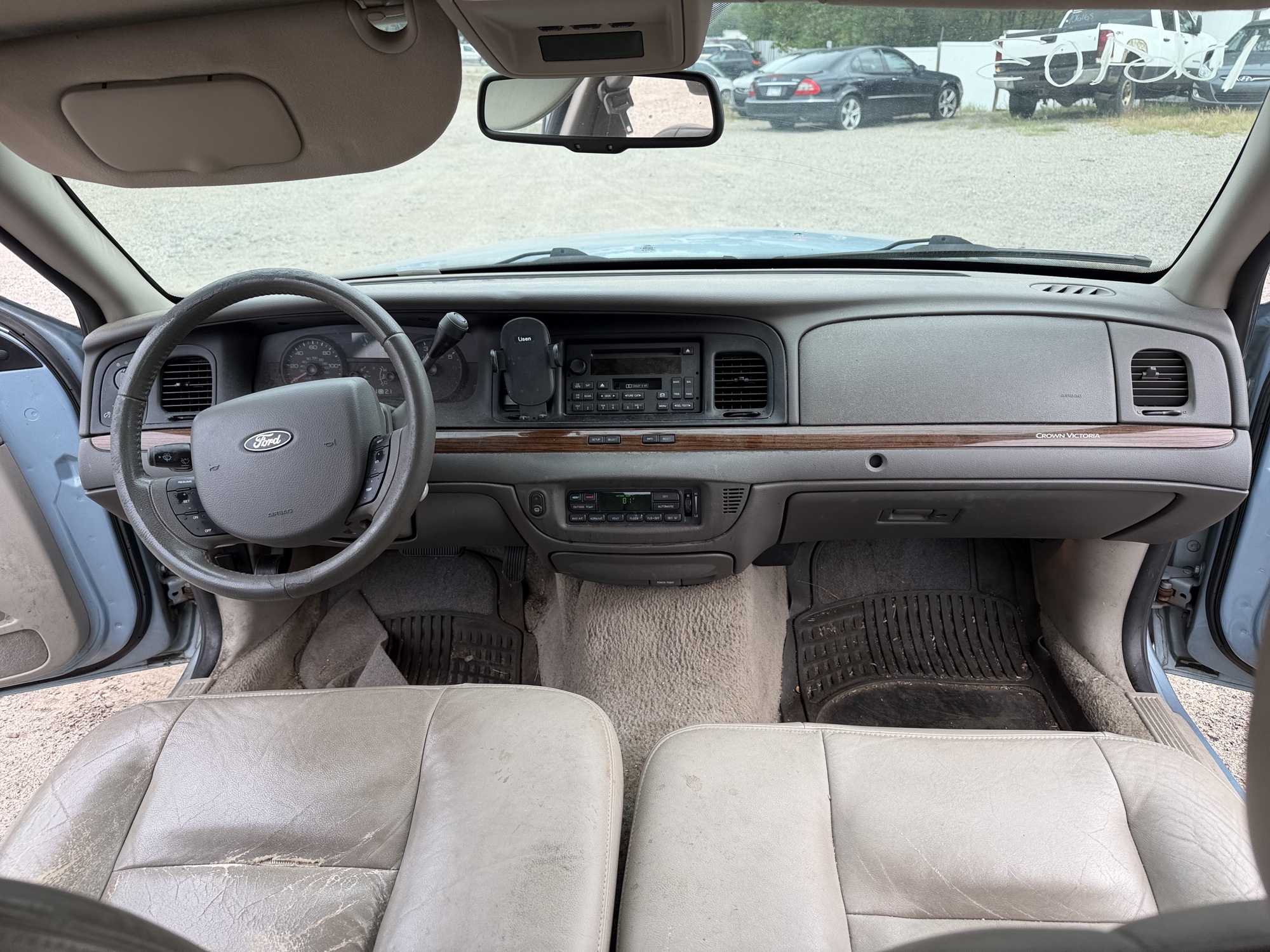 2007 ford crown-victoria lx with 175864 miles for sale near elk-river, minnesota 106403_34_whole_dash.jpg