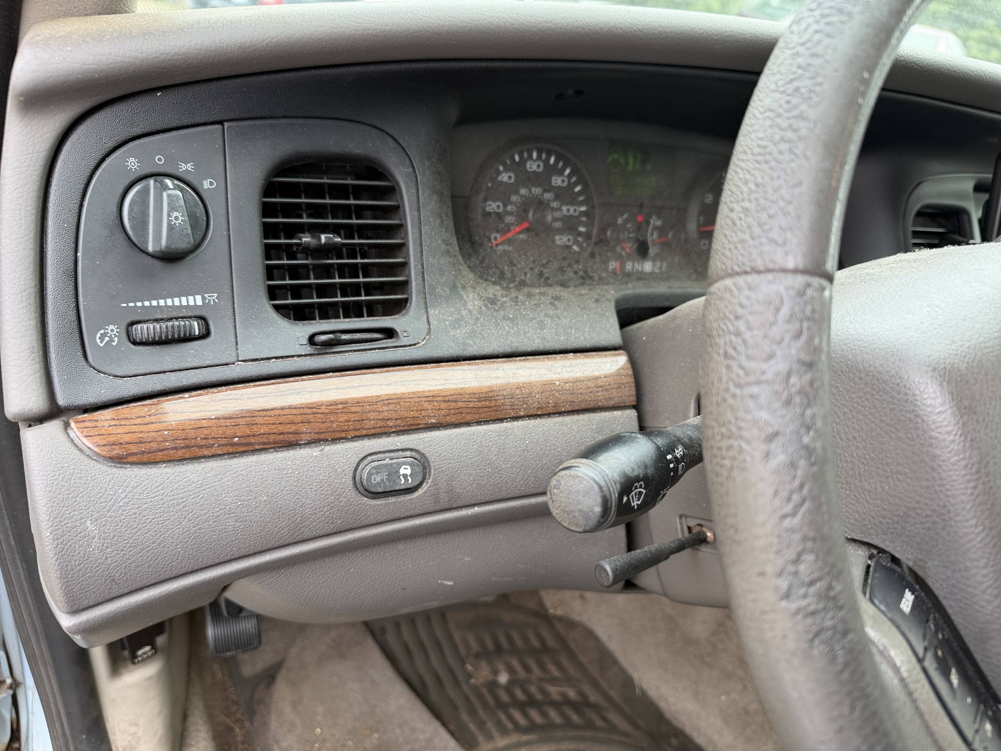 2007 ford crown-victoria lx with 175864 miles for sale near elk-river, minnesota 106403_37_left_of_steering_wheel.jpg