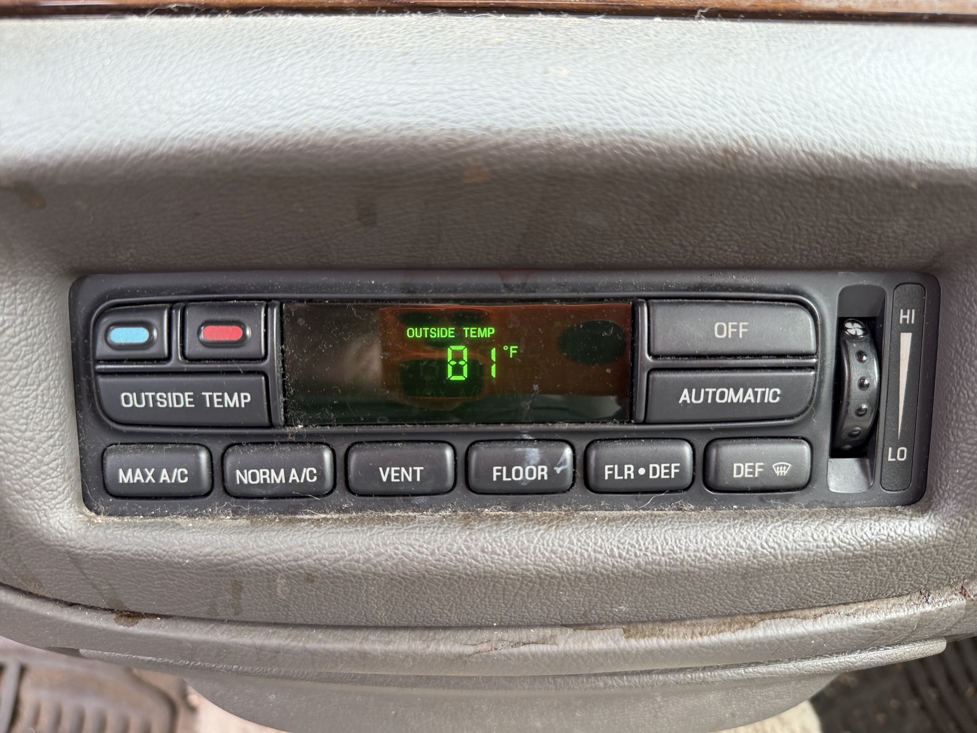 2007 ford crown-victoria lx with 175864 miles for sale near elk-river, minnesota 106403_40_climate_control.jpg