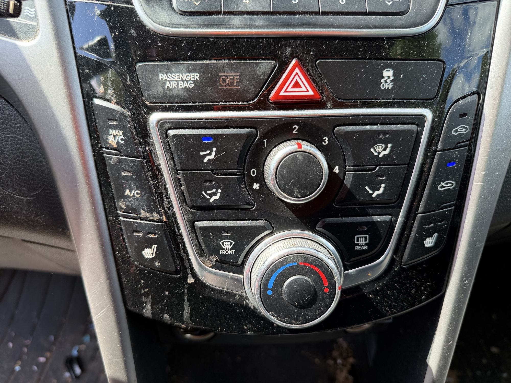 2014 hyundai elantra-gt a-t with 139751 miles for sale near elk-river, minnesota 106404_39_radio_closeup.jpg