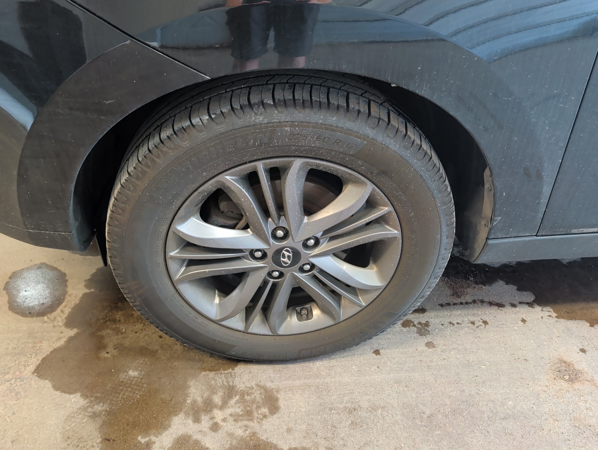 2014 hyundai tucson gls-awd with 194581 miles for sale near elk-river, minnesota 106405_12_drv_front_wheel.jpg