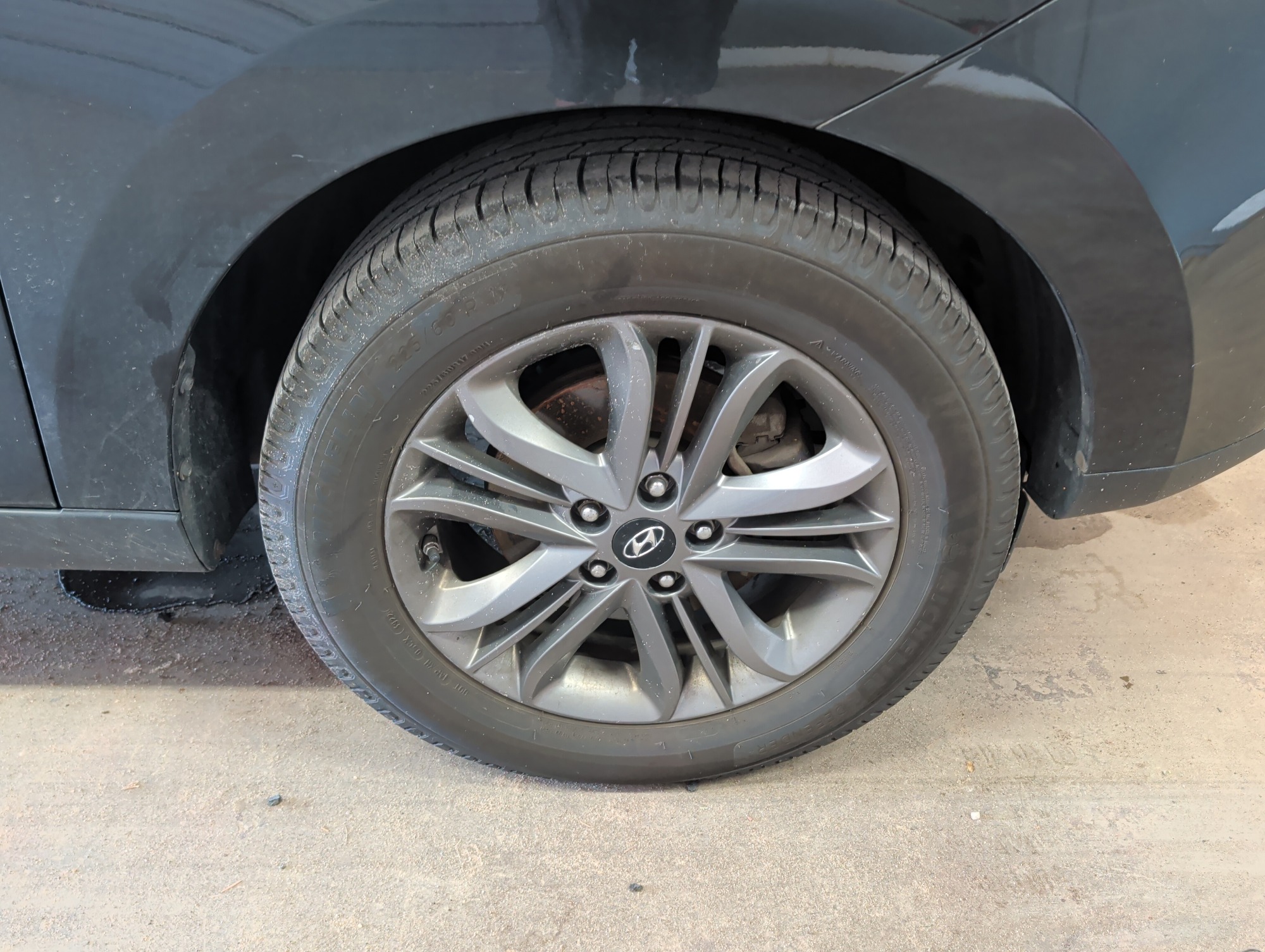 2014 hyundai tucson gls-awd with 194581 miles for sale near elk-river, minnesota 106405_15_front_pass_wheel.jpg