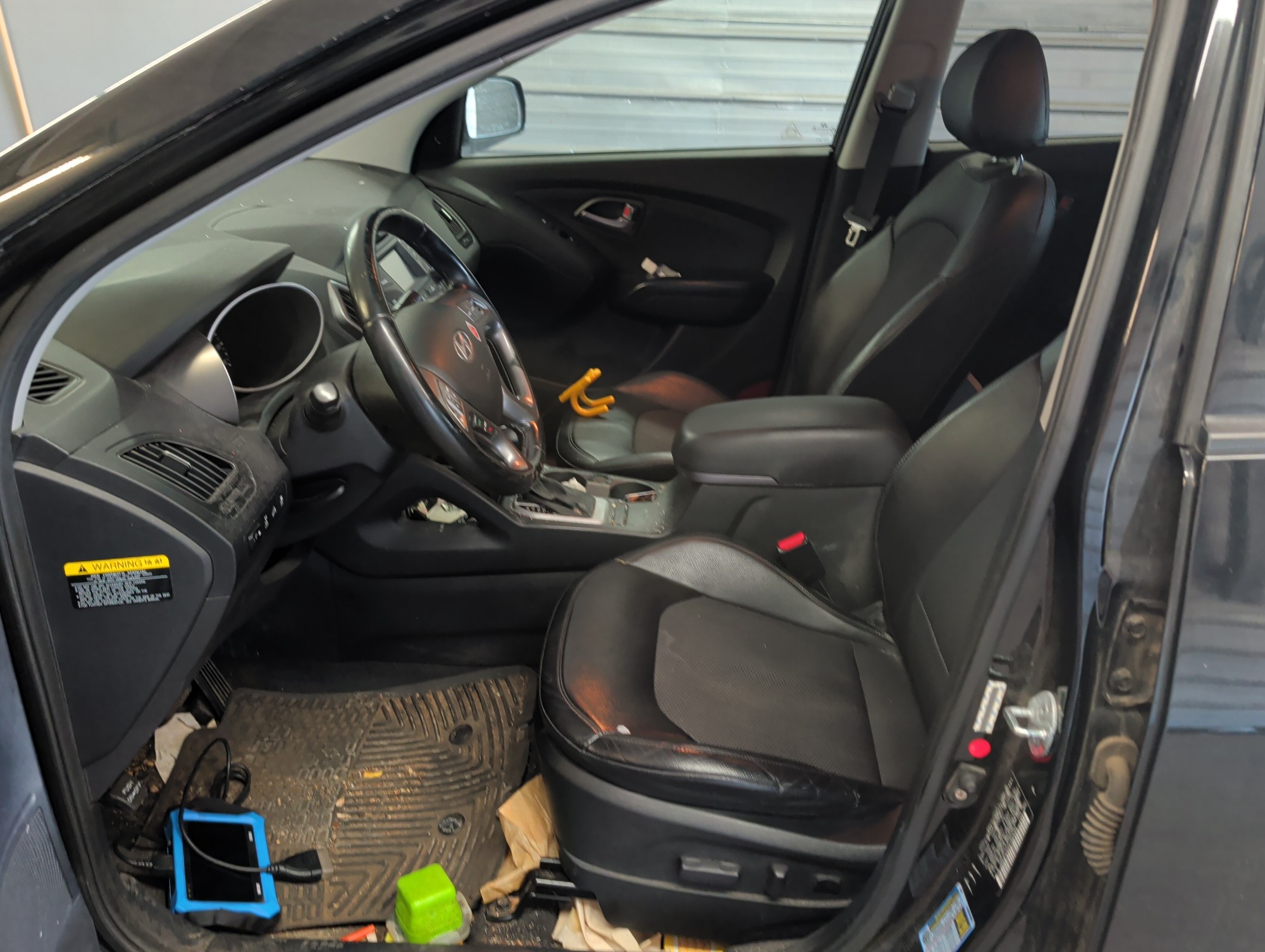 2014 hyundai tucson gls-awd with 194581 miles for sale near elk-river, minnesota 106405_22_driver_seat.jpg