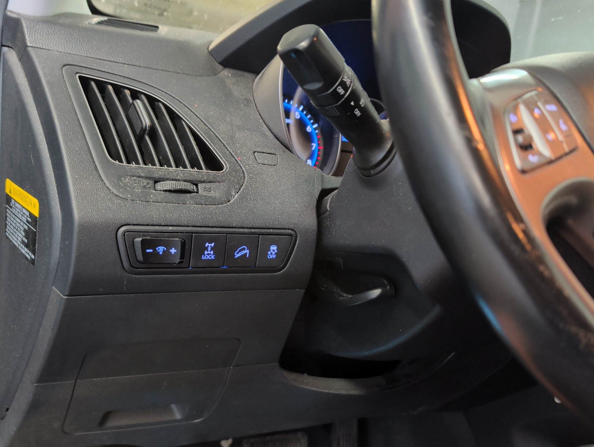 2014 hyundai tucson gls-awd with 194581 miles for sale near elk-river, minnesota 106405_37_left_of_steering_wheel.jpg