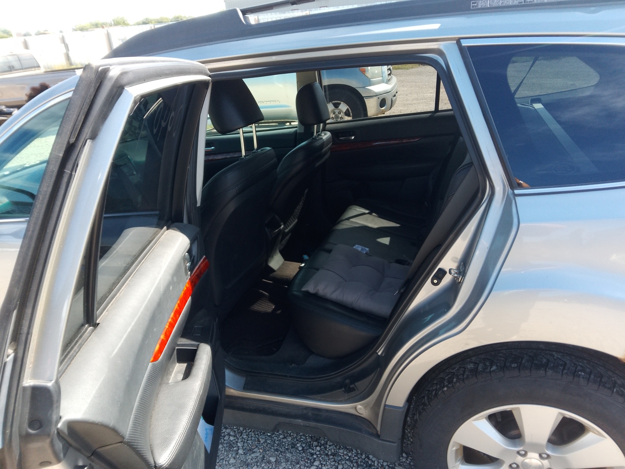 2010 subaru outback with 187512 miles for sale near elk-river, minnesota 106407_24_drv_rear_seat.jpg