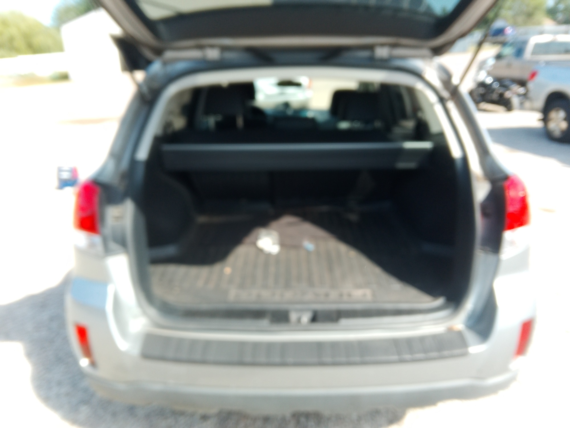 2010 subaru outback with 187512 miles for sale near elk-river, minnesota 106407_26_trunk.jpg