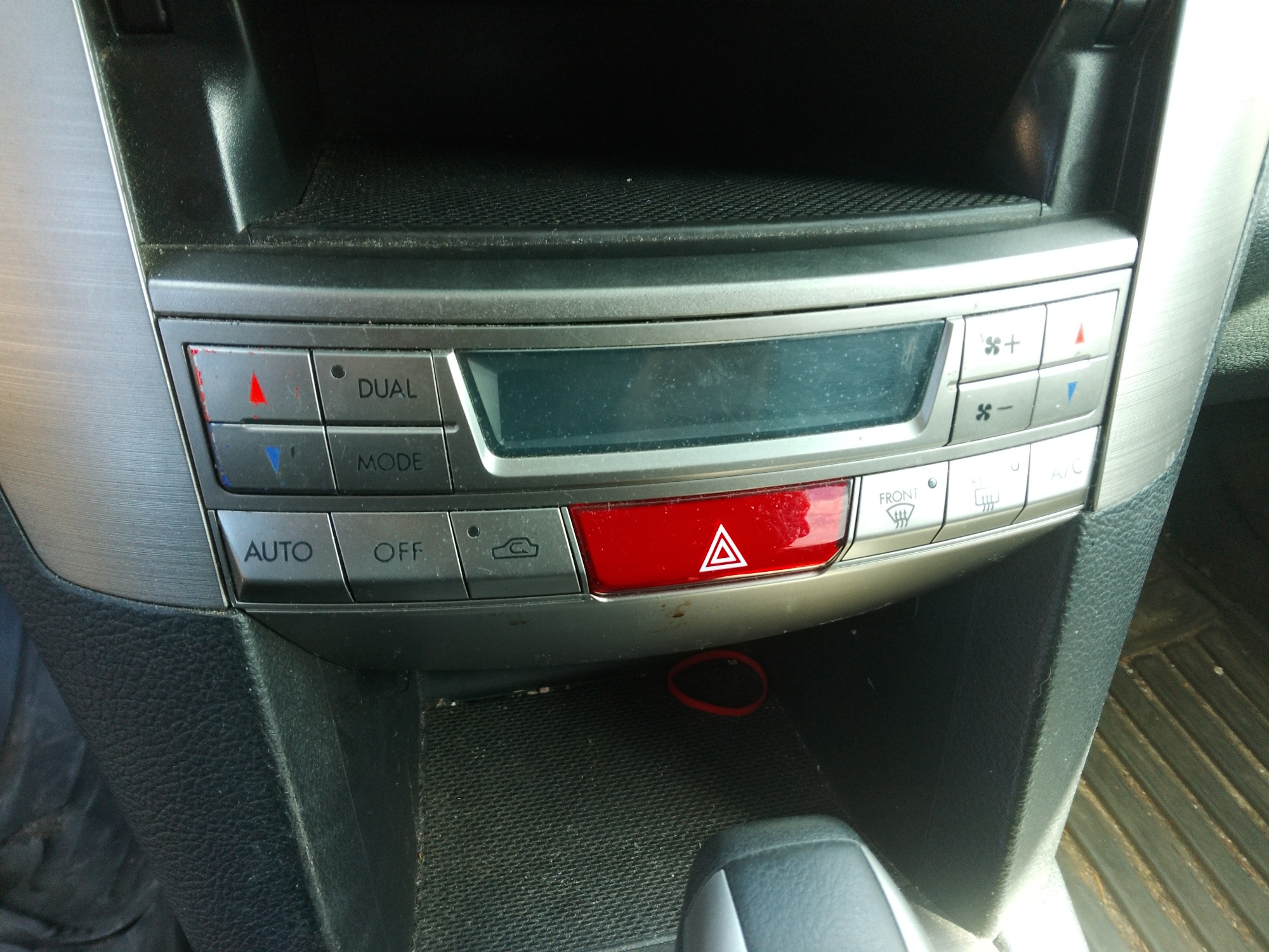 2010 subaru outback with 187512 miles for sale near elk-river, minnesota 106407_40_climate_control.jpg